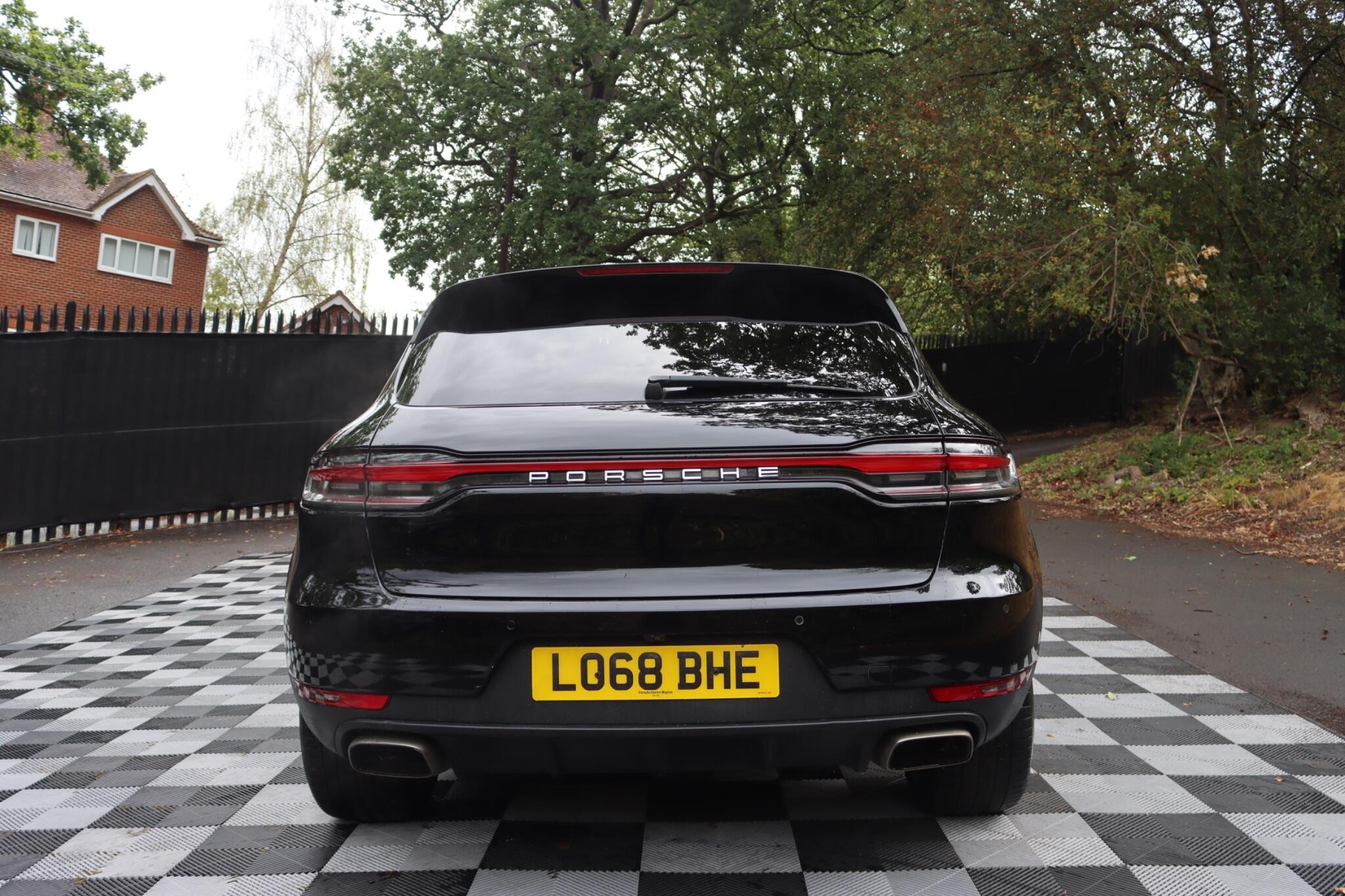 Porsche Macan view 24