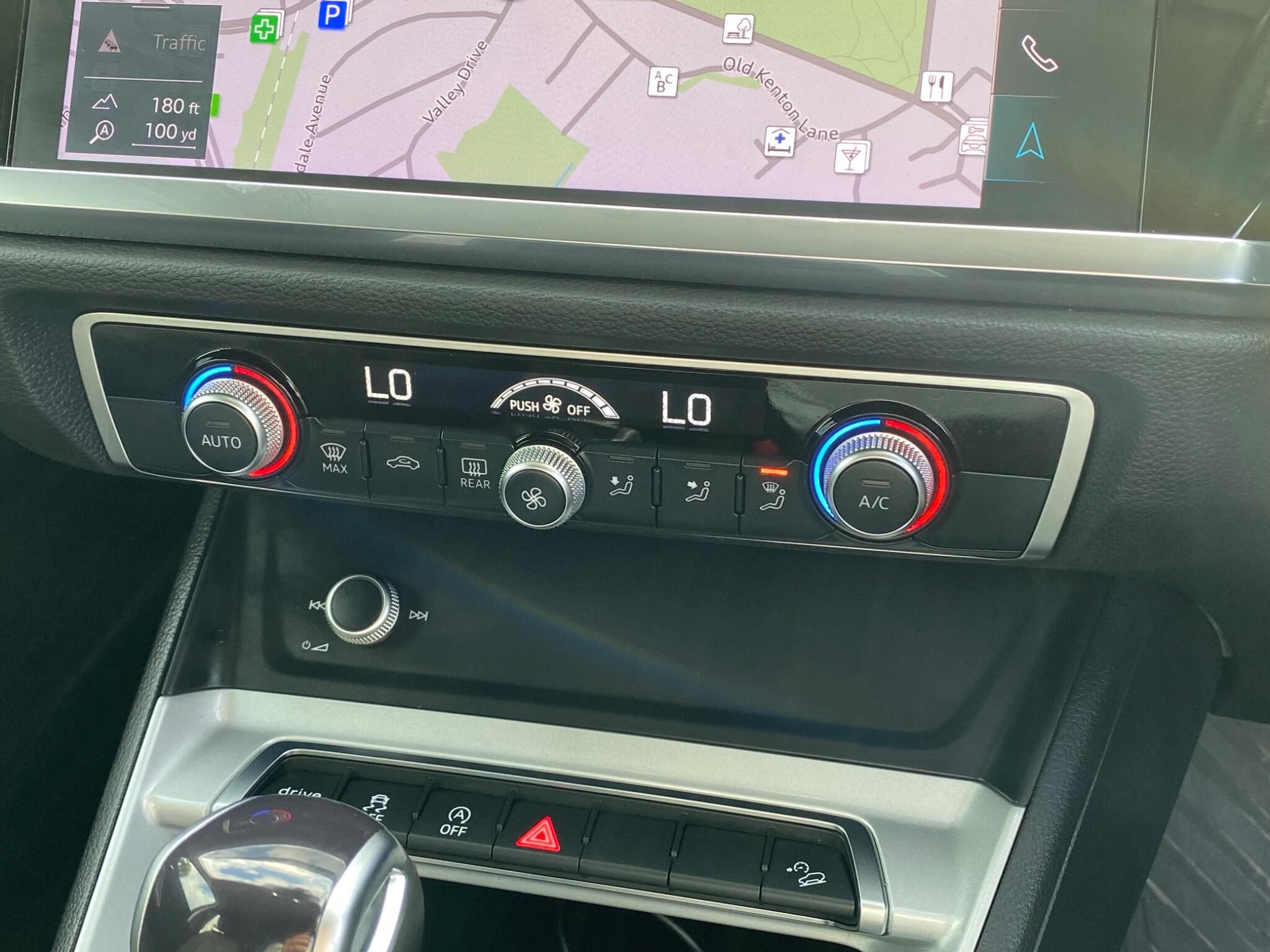 Audi Q3 view 28
