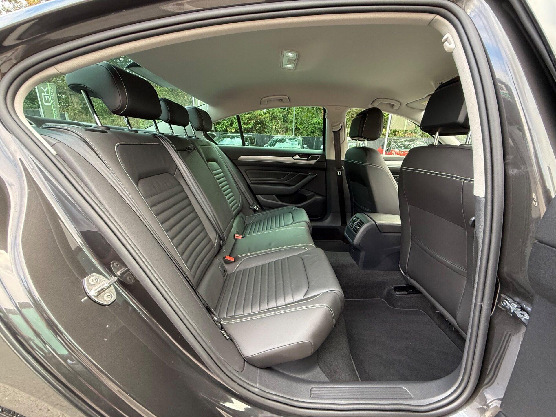 Volkswagen Passat view 17