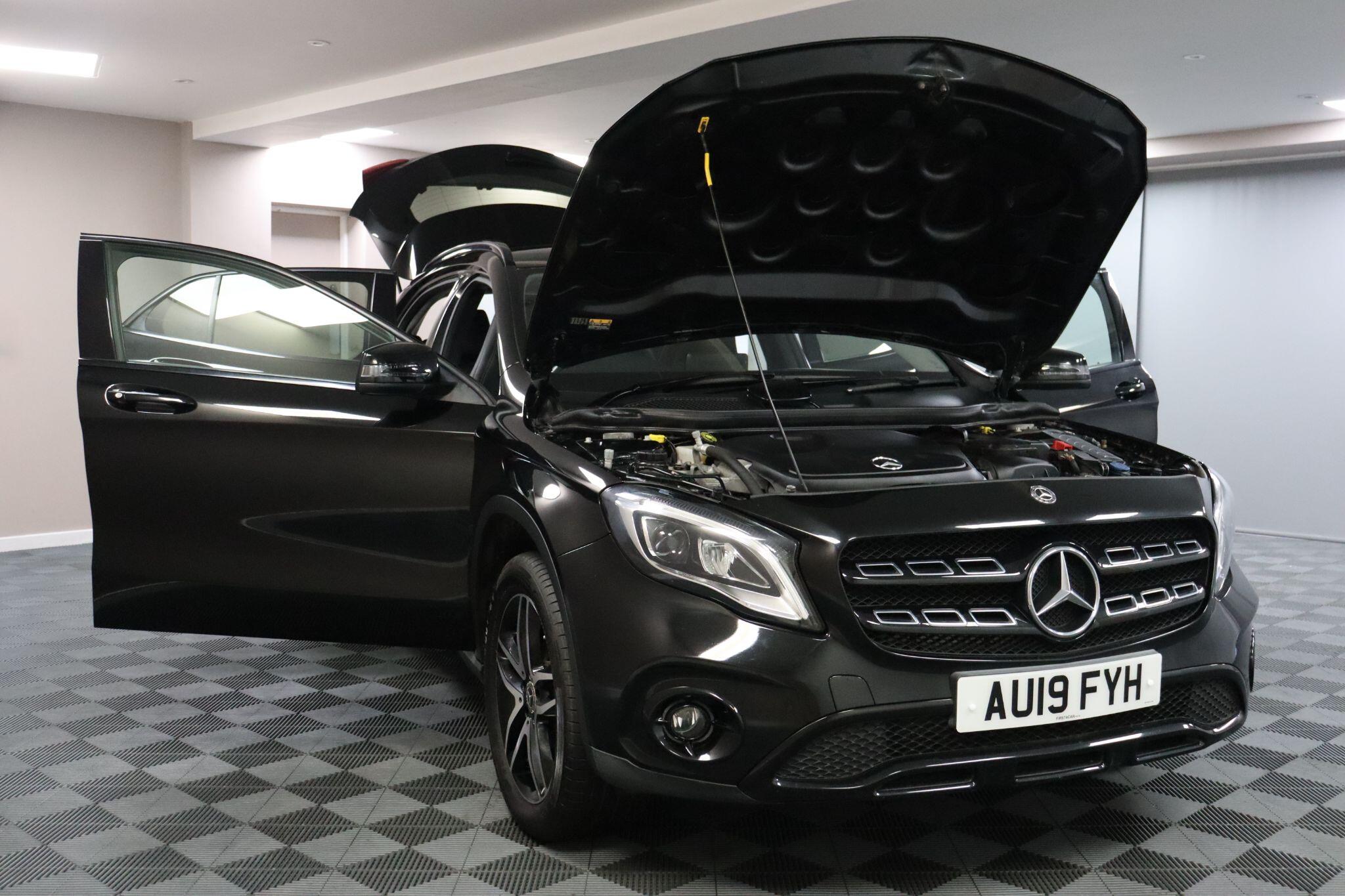 Mercedes-Benz Gla view 15