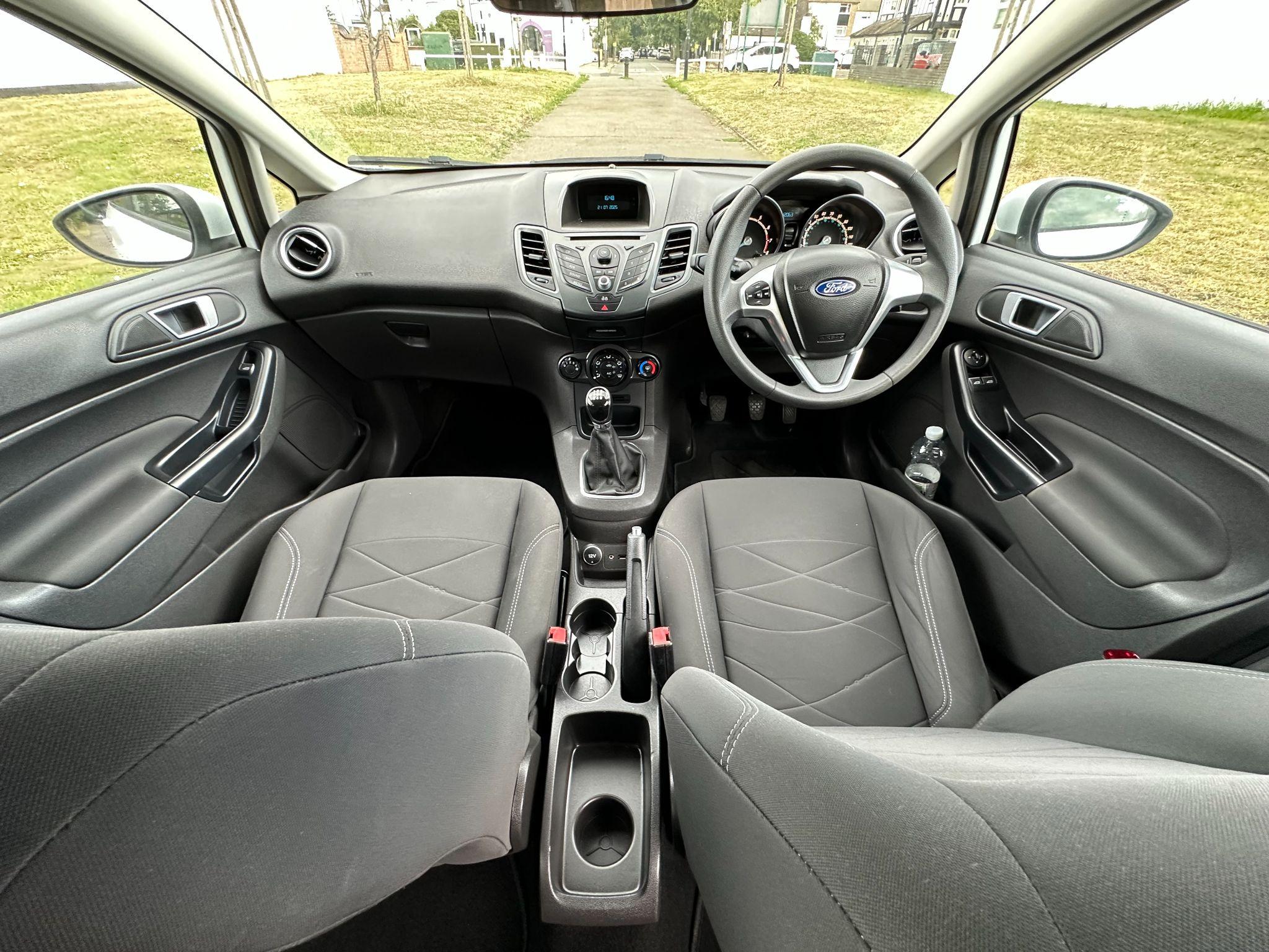 2014 Ford Fiesta image 20