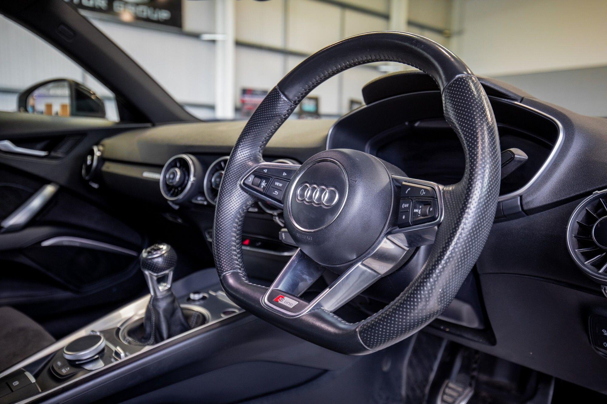 Audi TT view 17