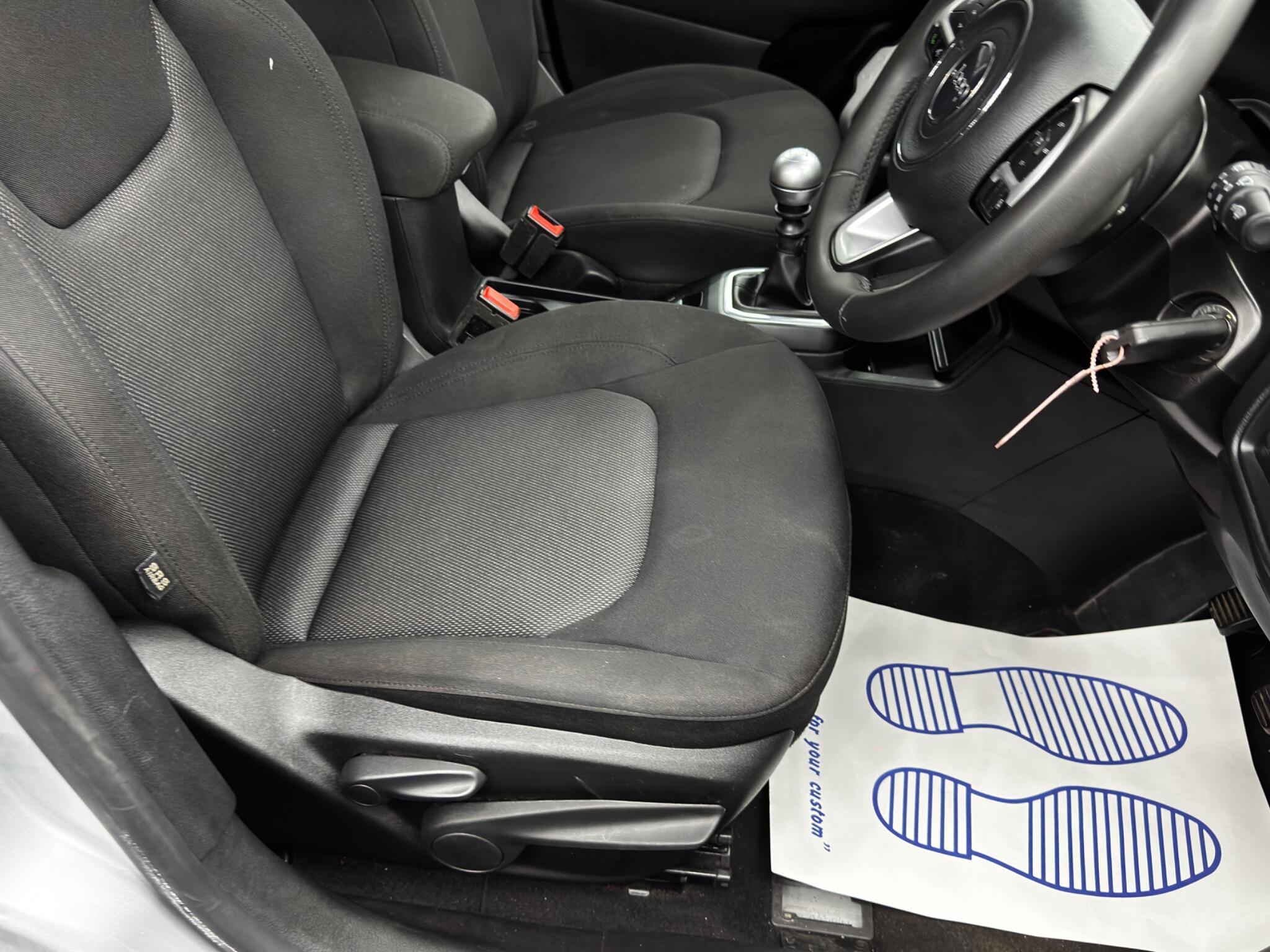 Jeep Renegade view 13