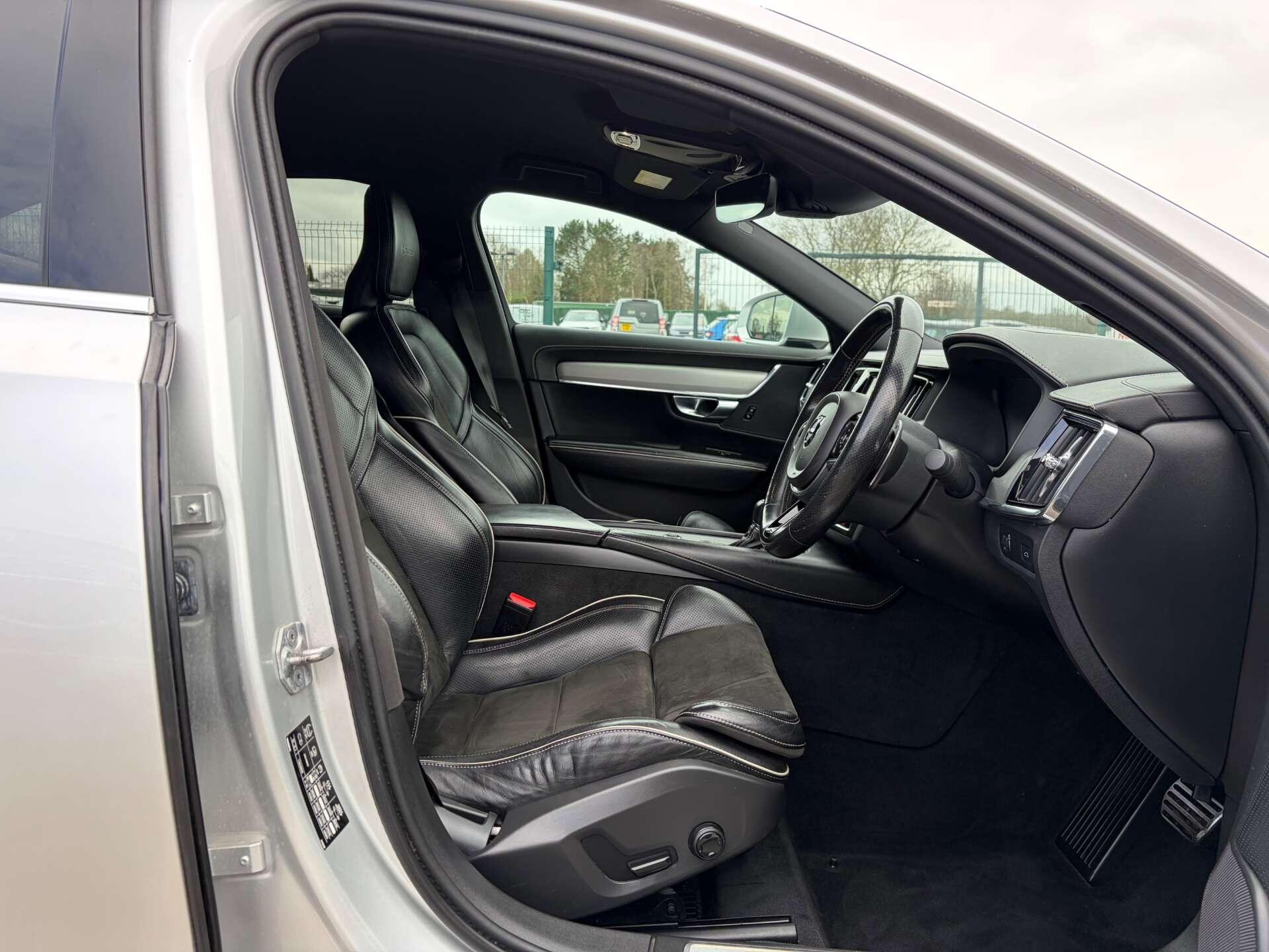 Volvo S90 view 38