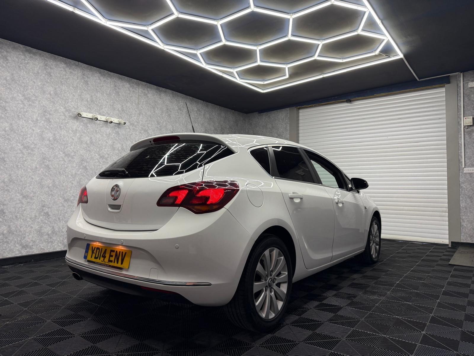 Vauxhall Astra view 4