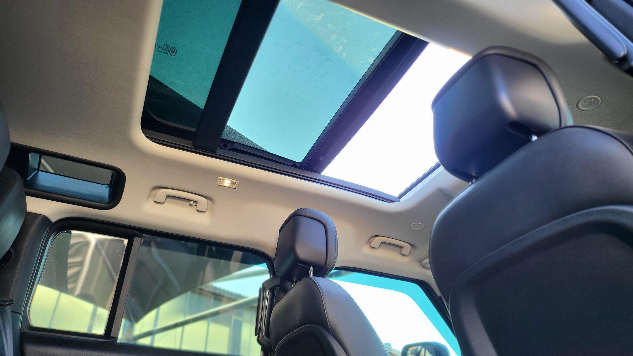 Land Rover Defender view 35