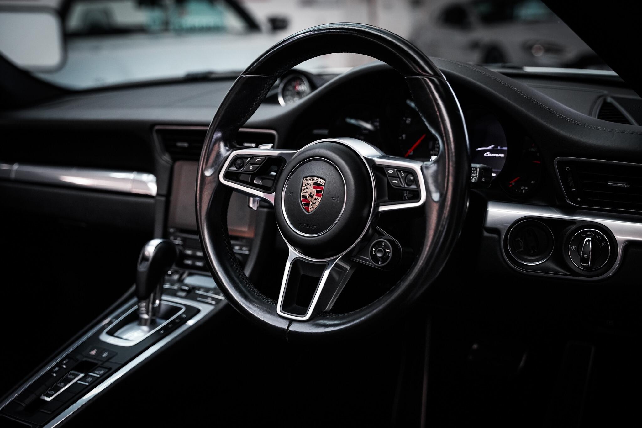 Porsche 911 view 19