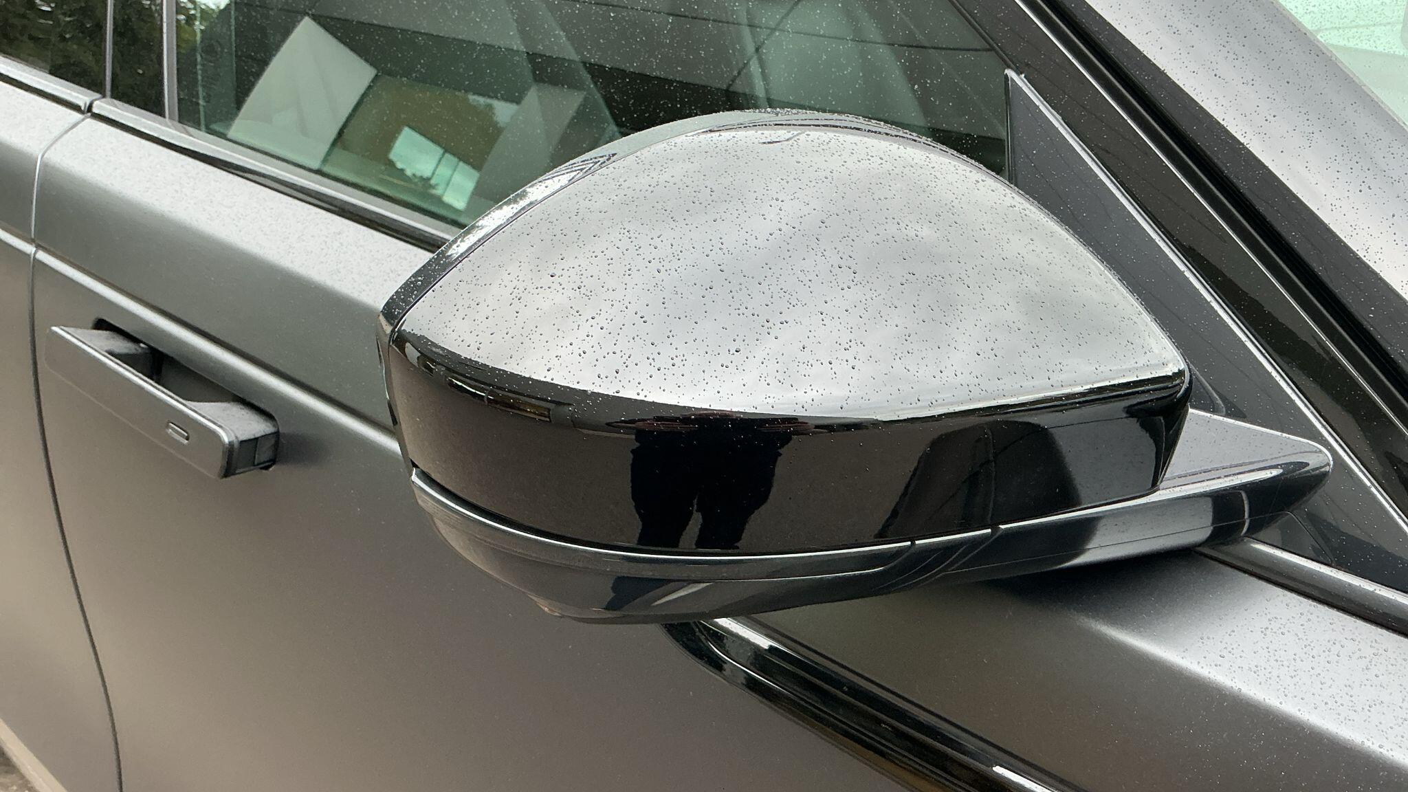 Land Rover Range Rover Velar view 32