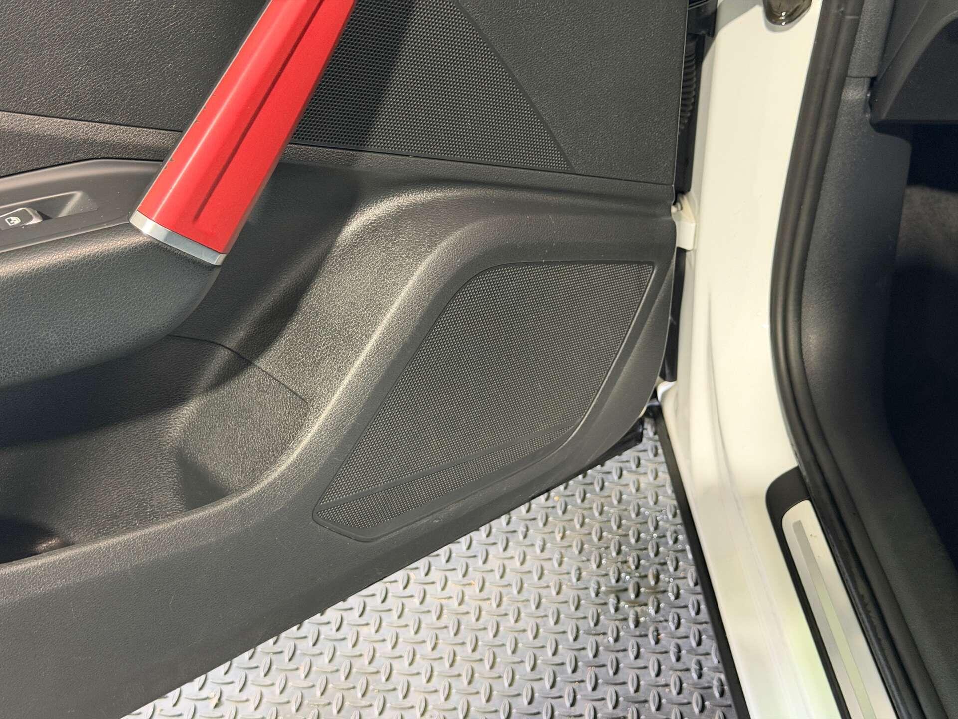 Audi Q2 view 63