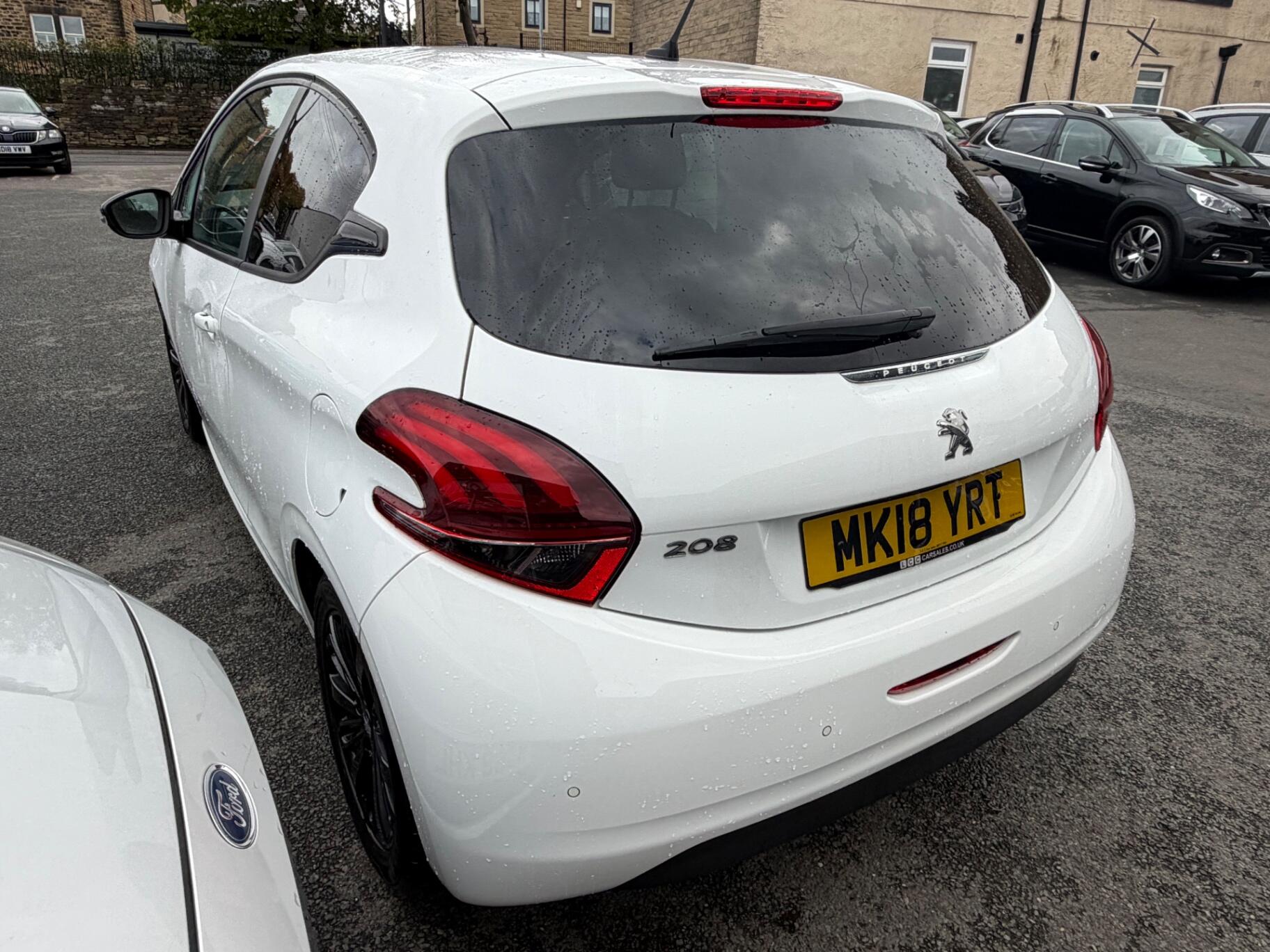 Peugeot 208 view 8