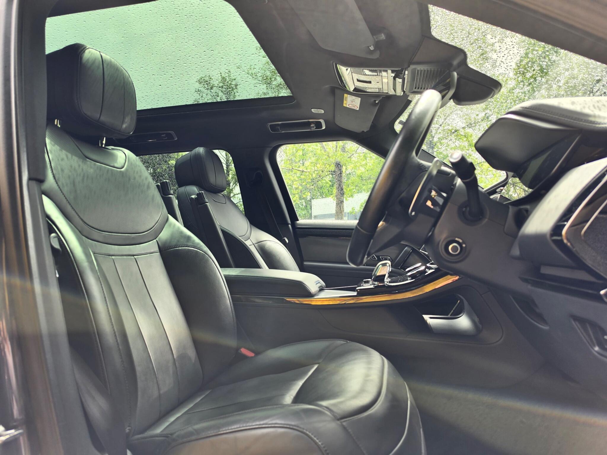 Land Rover Range Rover Sport view 4