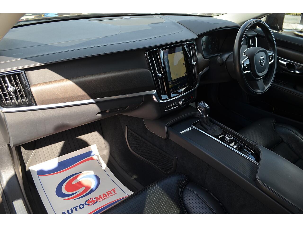 Volvo V90 Cross Country view 14
