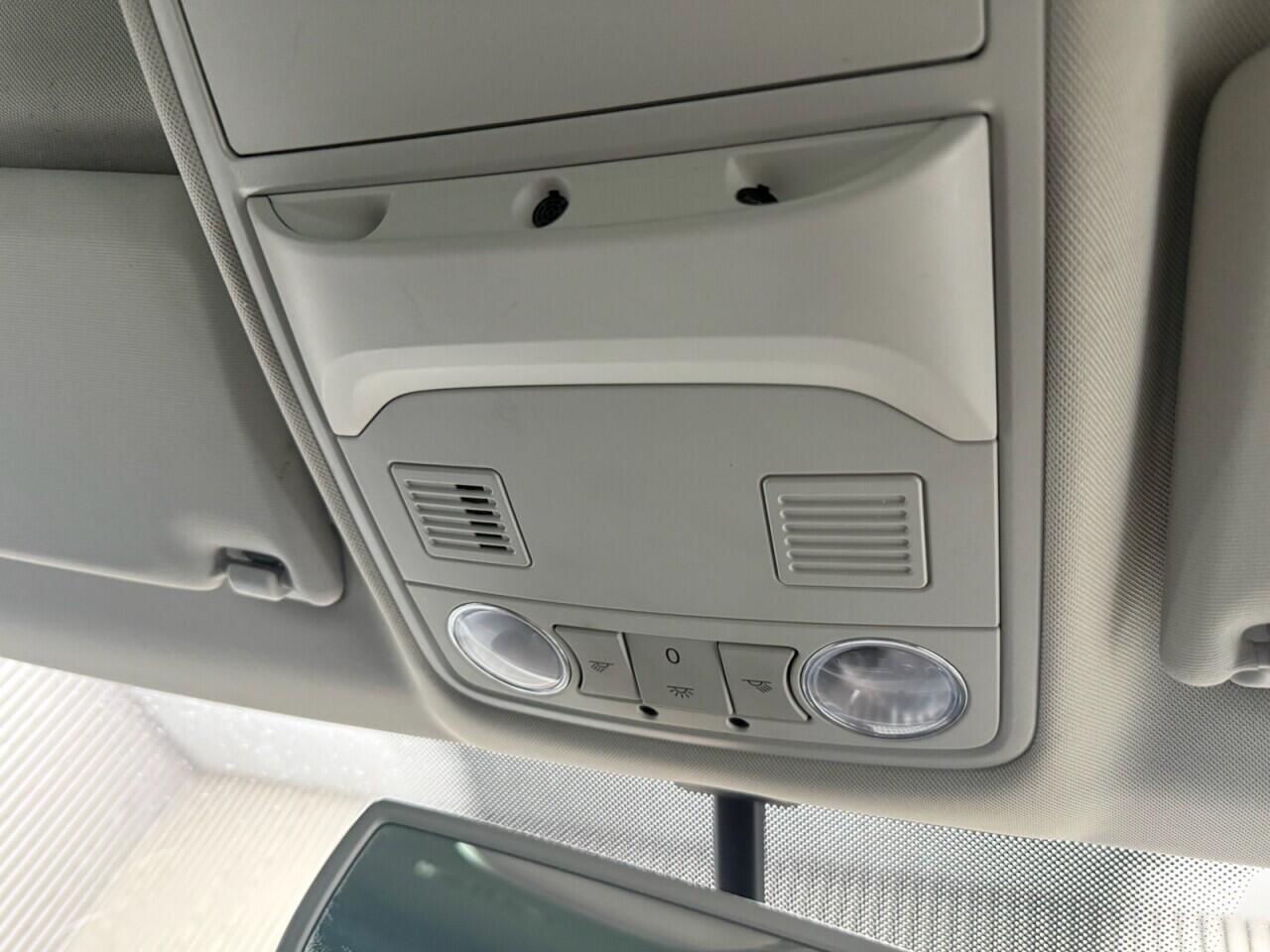 Volkswagen Tiguan view 23