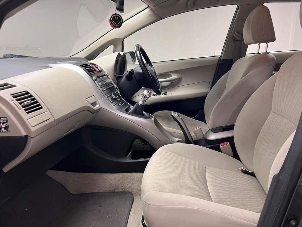 Toyota Auris view 16