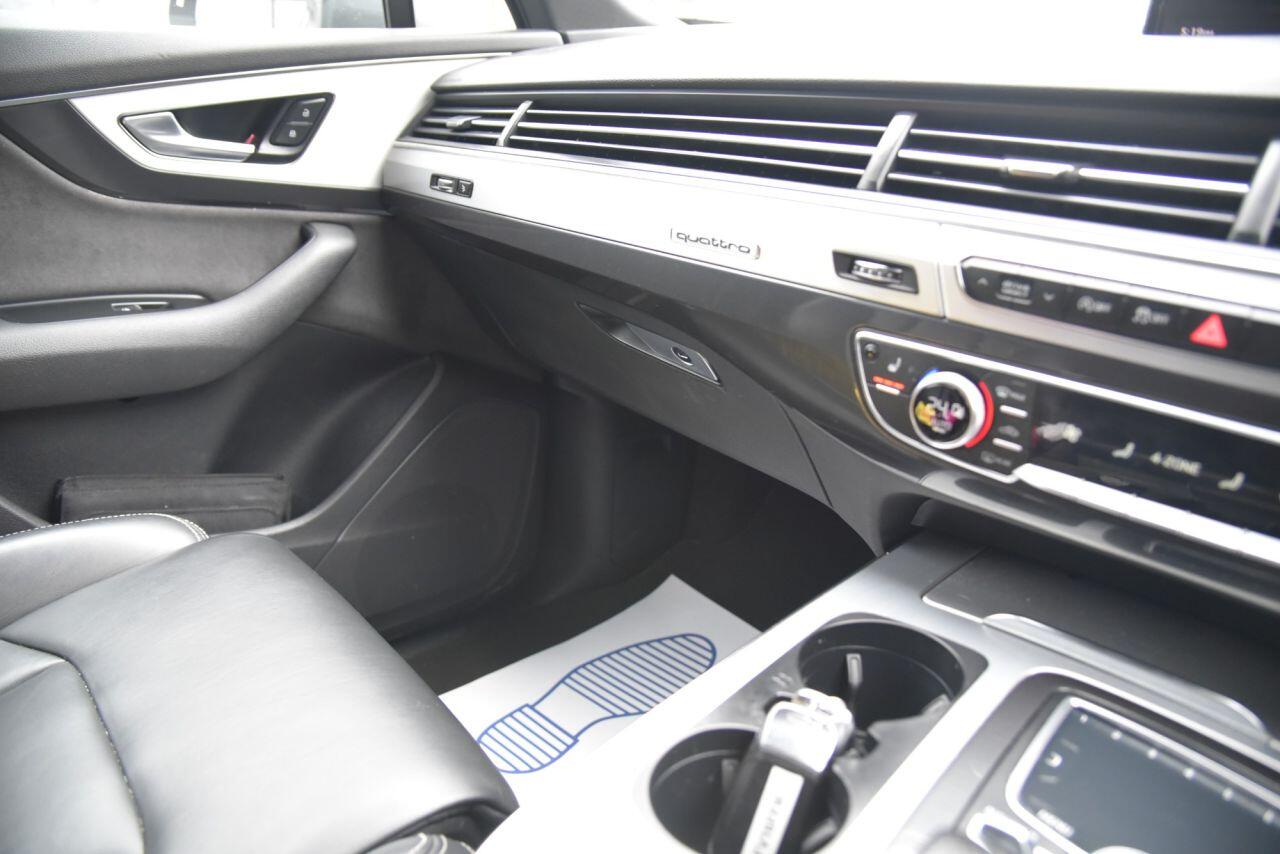 Audi Q7 view 50