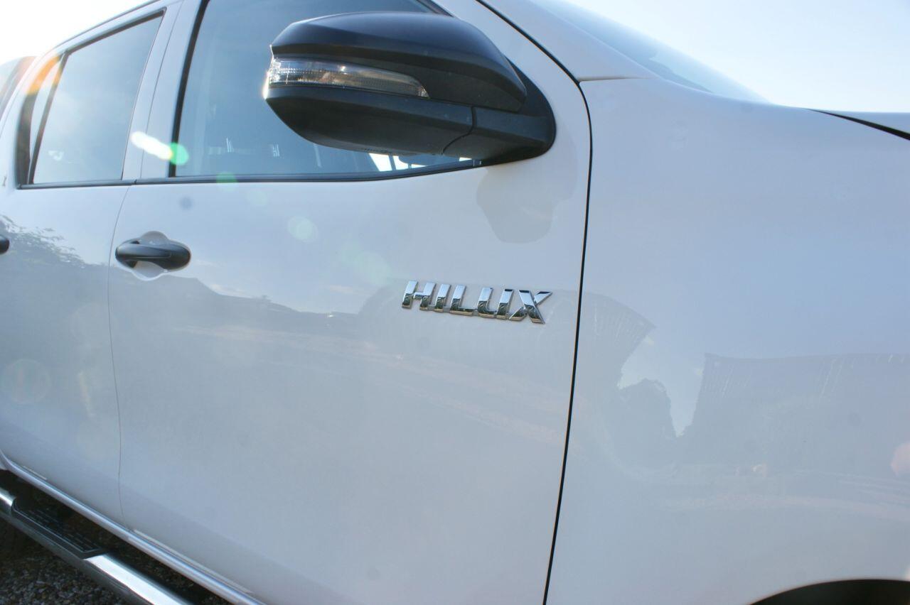 Toyota Hilux view 8