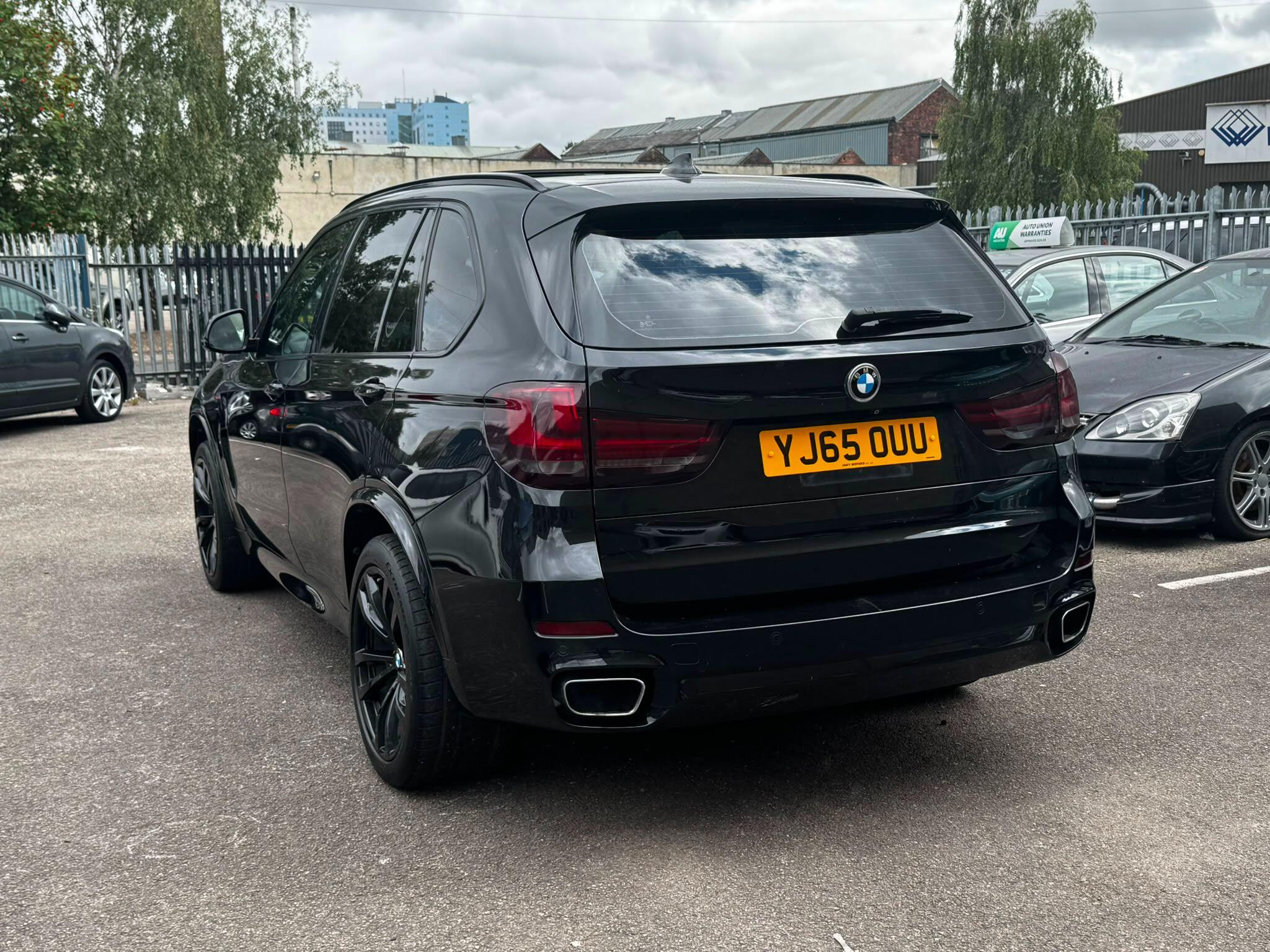 BMW X5 view 4