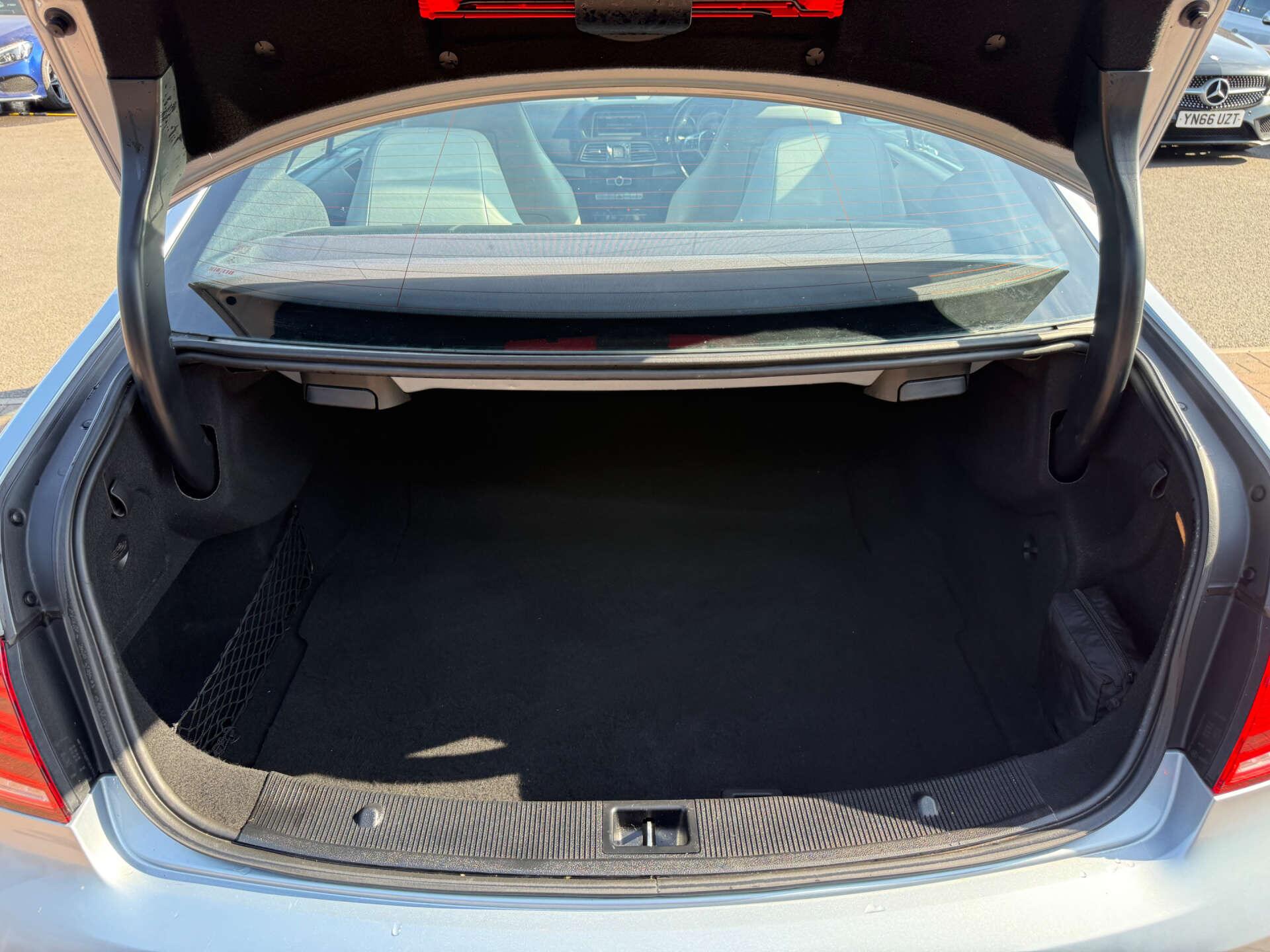 Mercedes-Benz E-Class view 31