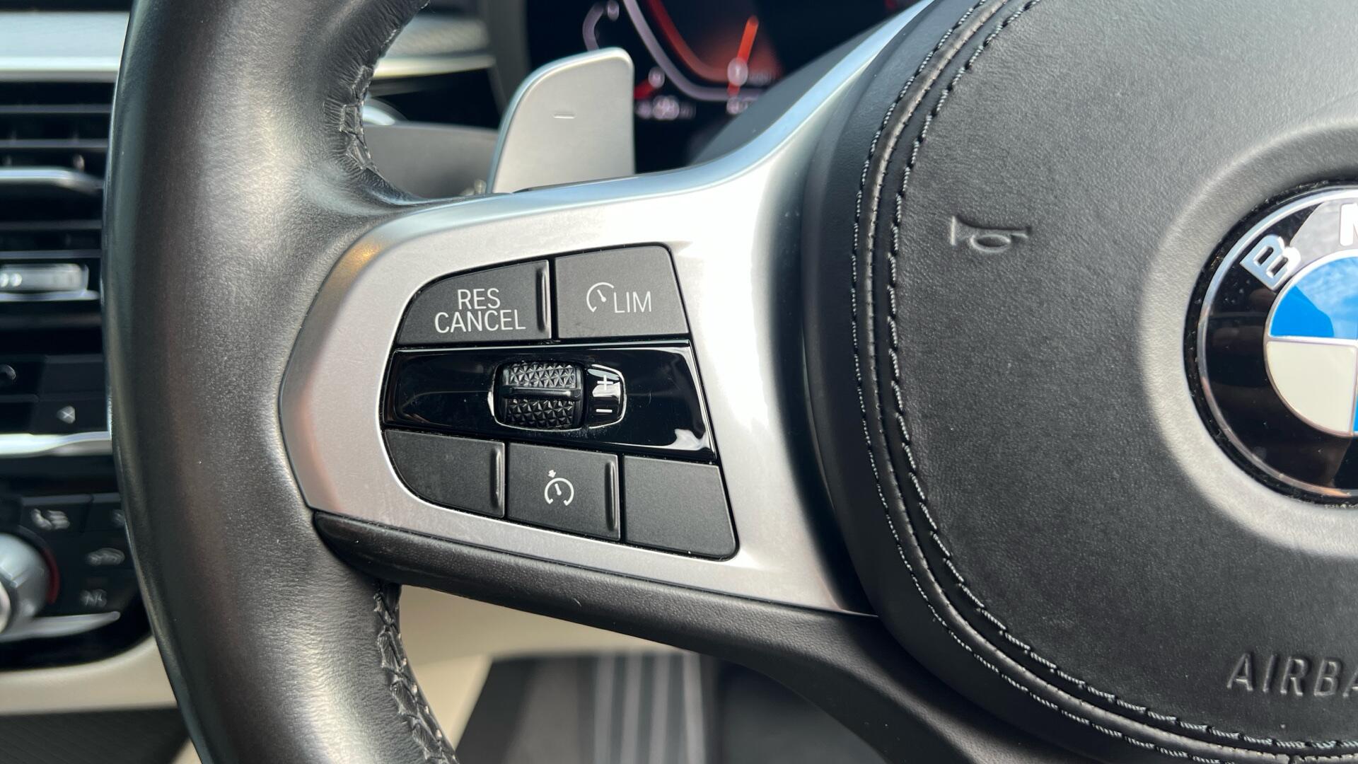 BMW 5 Series view 17