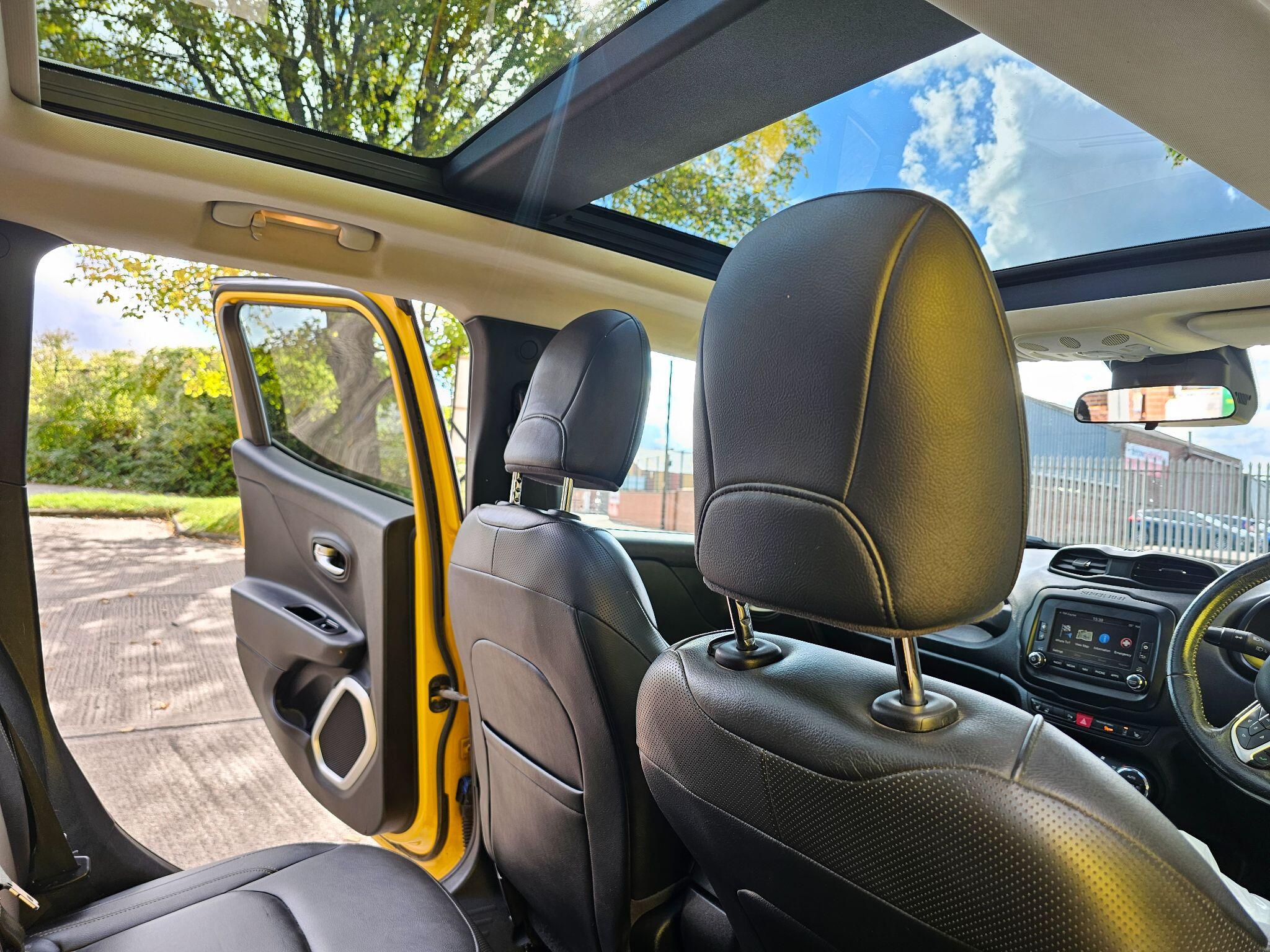 Jeep Renegade view 2