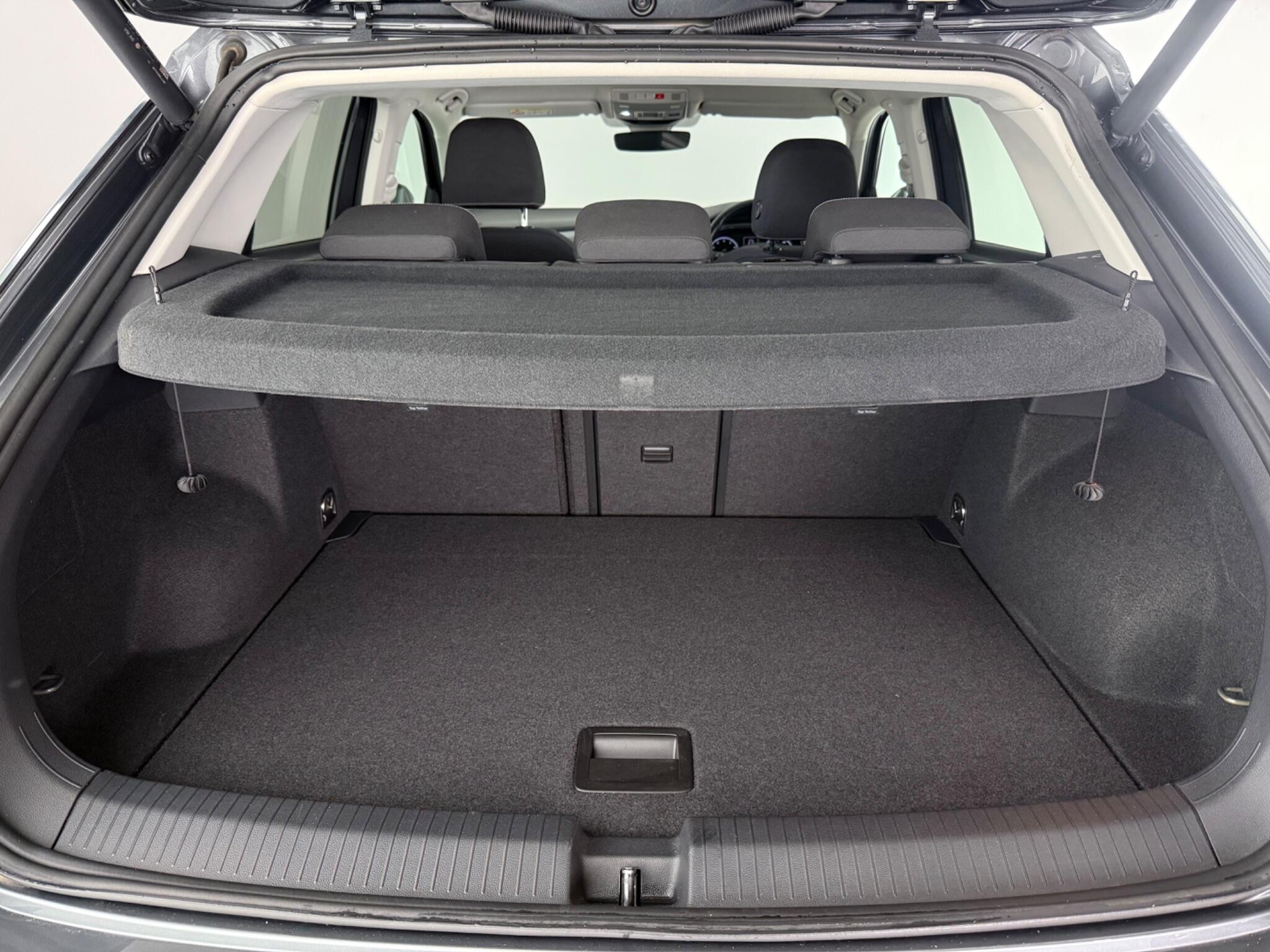 Volkswagen T-Roc view 10