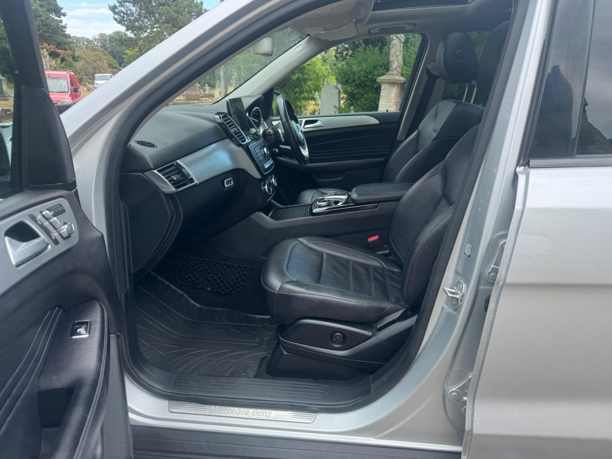 Mercedes-Benz Gle view 76