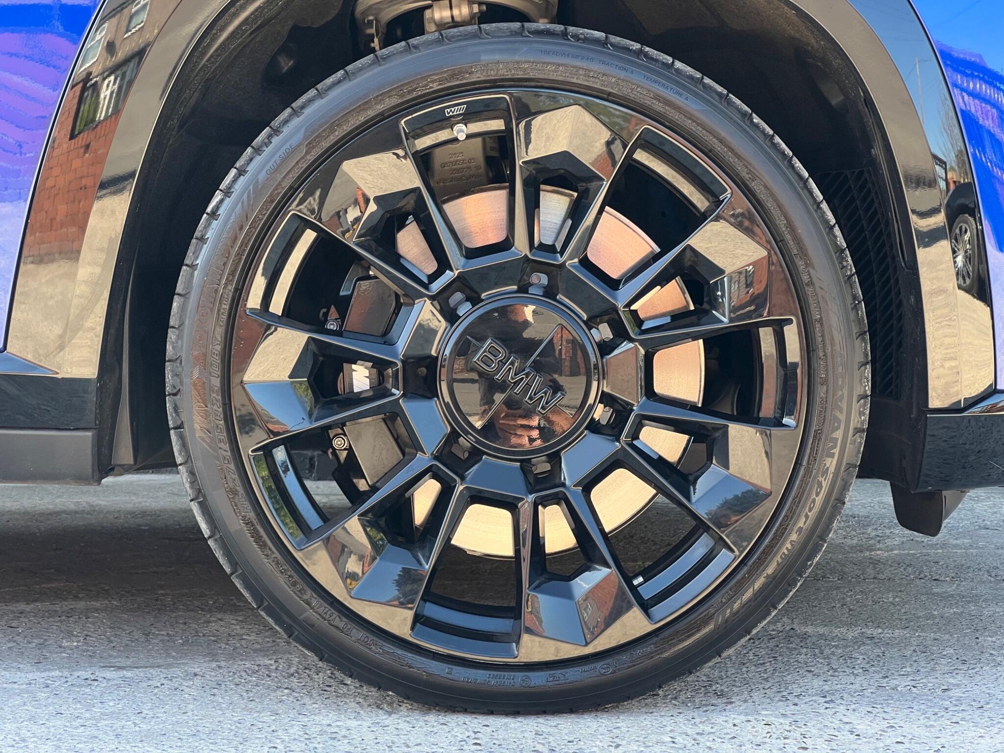 BMW XM view 9