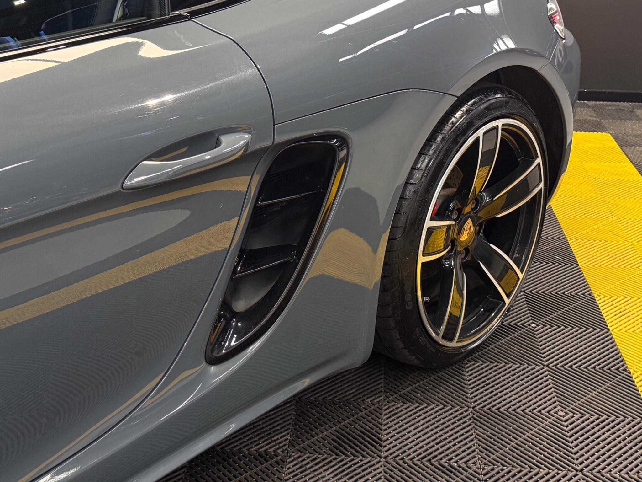 Porsche Cayman view 20