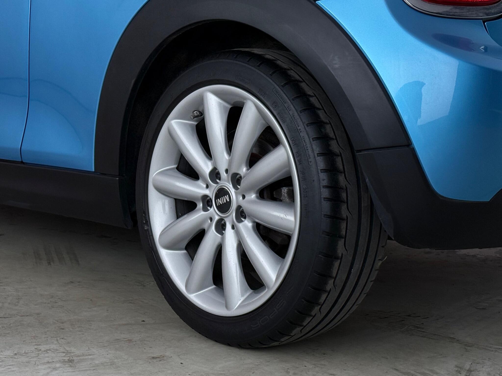 Mini Hatch view 8