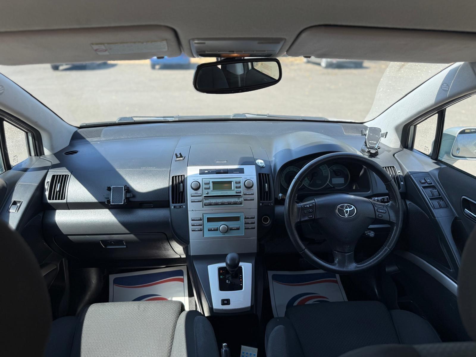Toyota Corolla Verso view 23