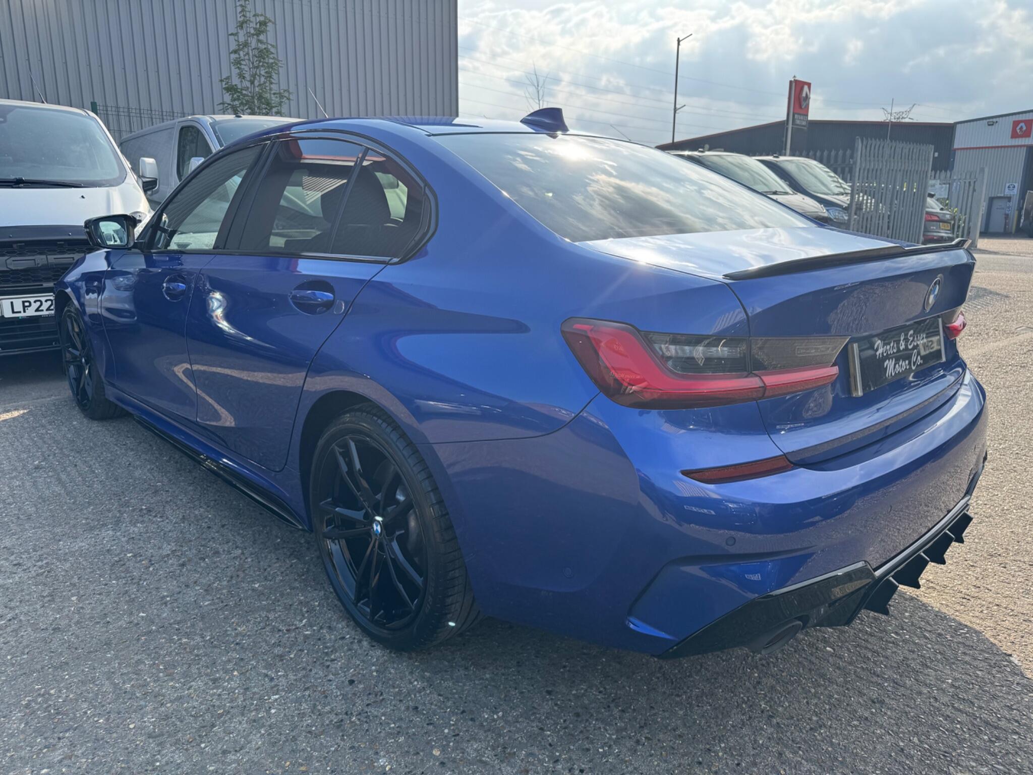 BMW 3 Series view 10