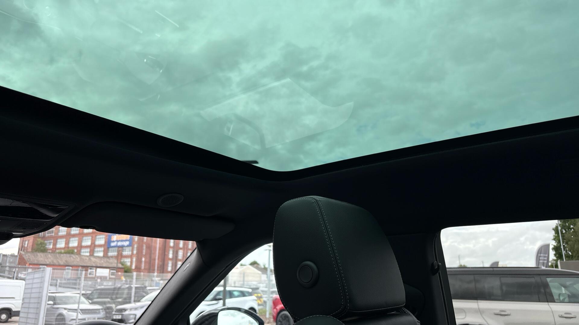 Land Rover Range Rover Evoque view 39