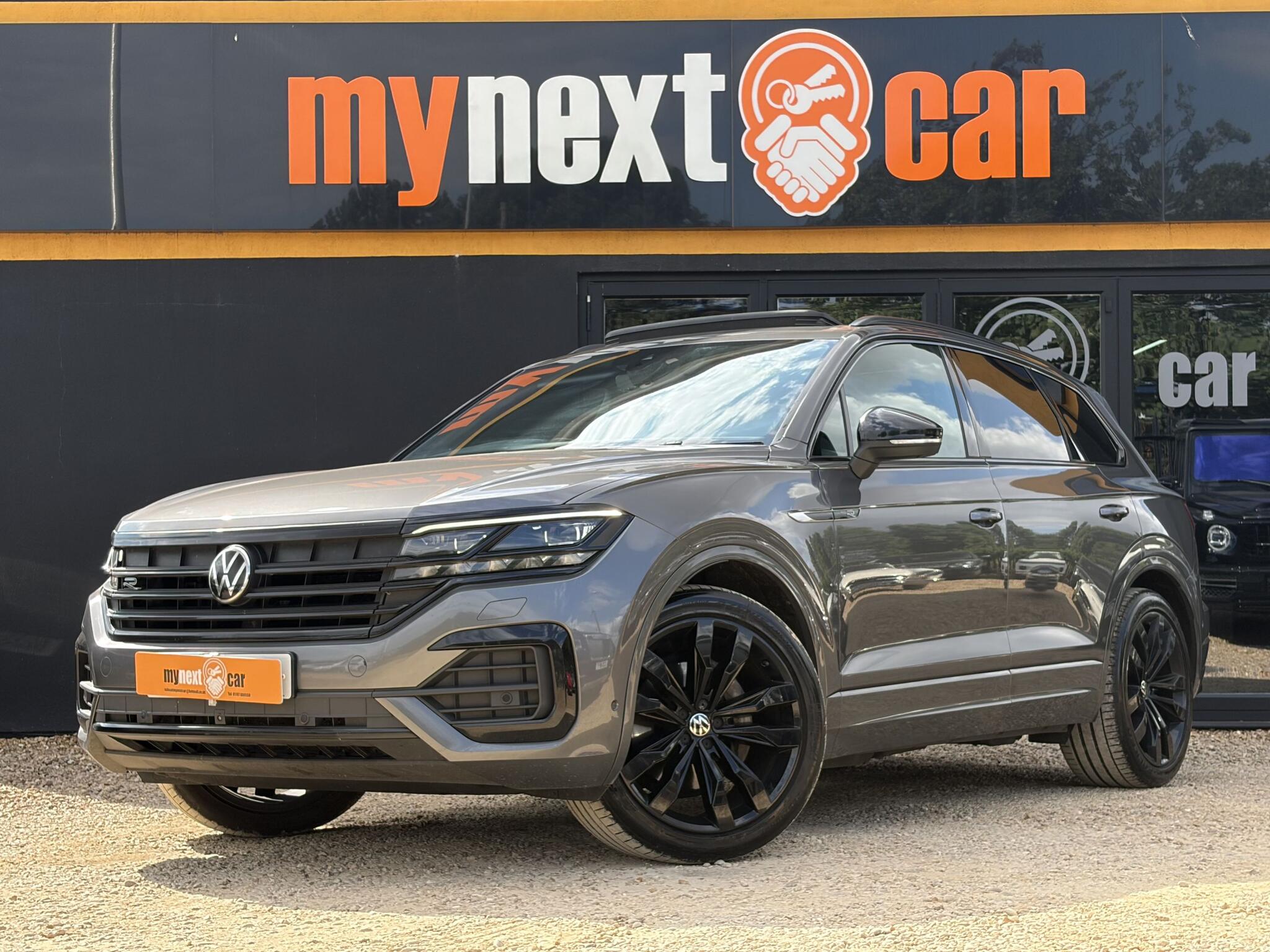 Volkswagen Touareg view 4