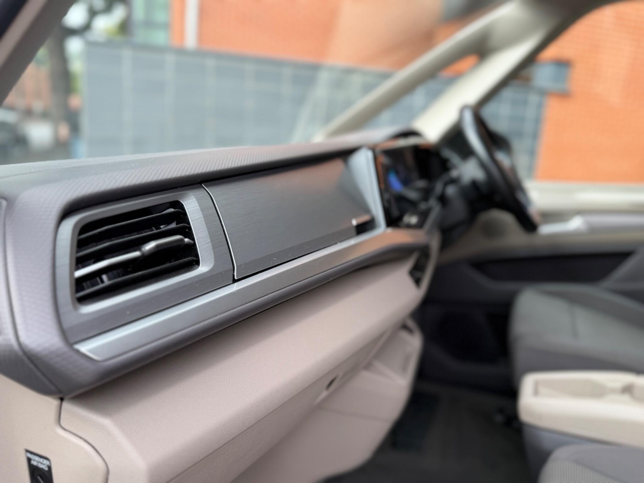 Volkswagen Multivan view 40