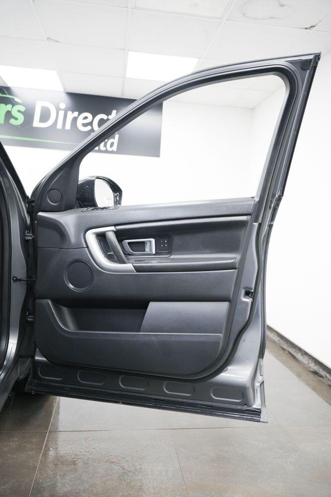 Land Rover Discovery Sport view 15