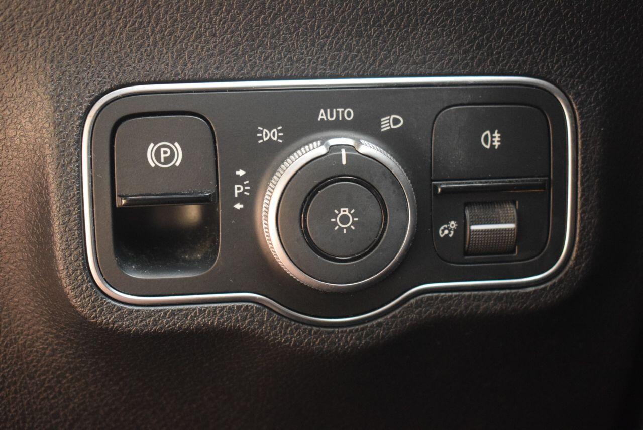 Mercedes-Benz 300 view 30