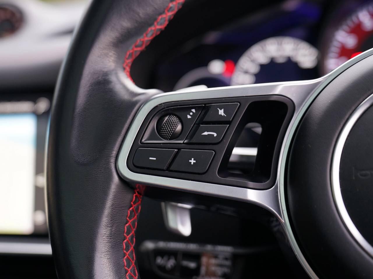 Porsche Cayenne view 31