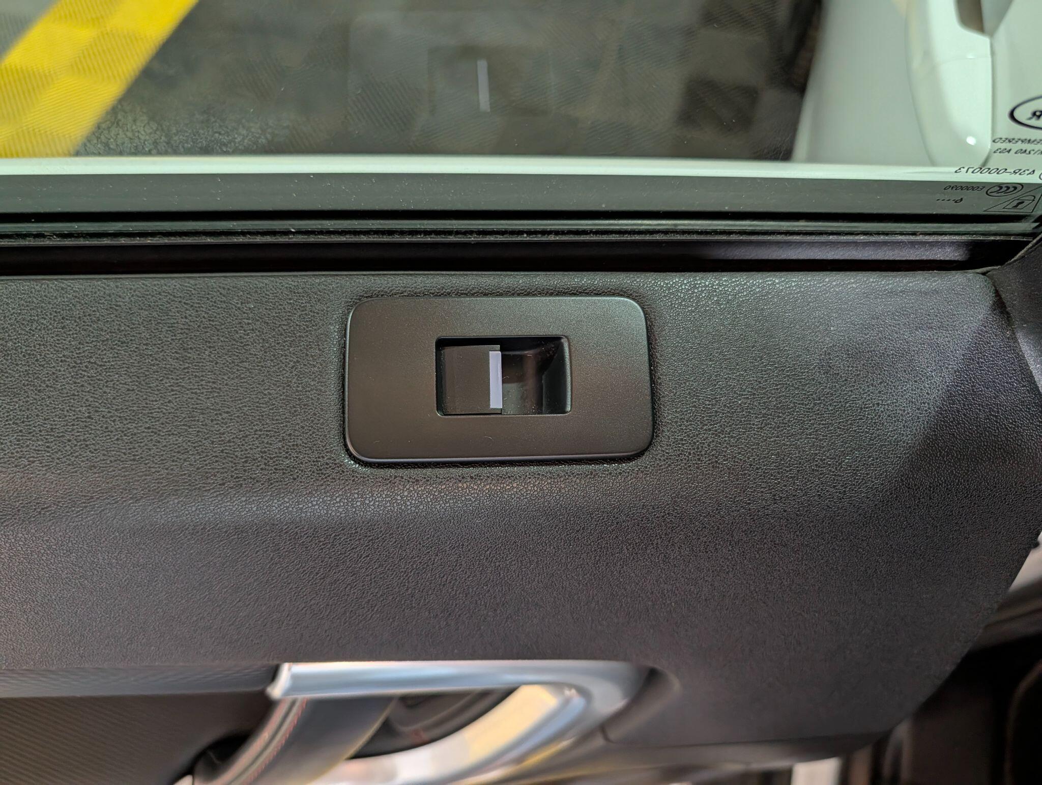 Land Rover Discovery Sport view 40