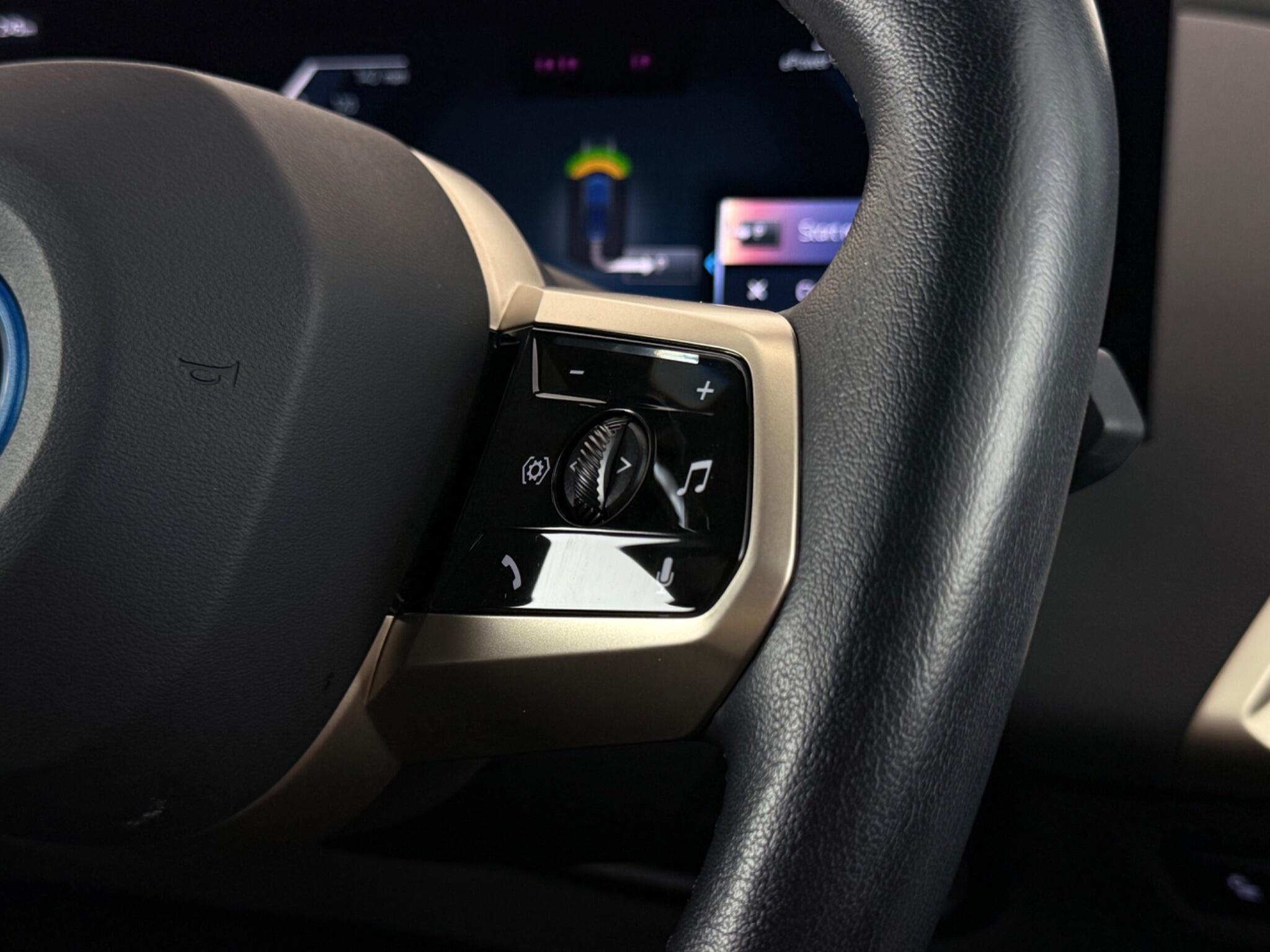 BMW Ix view 16