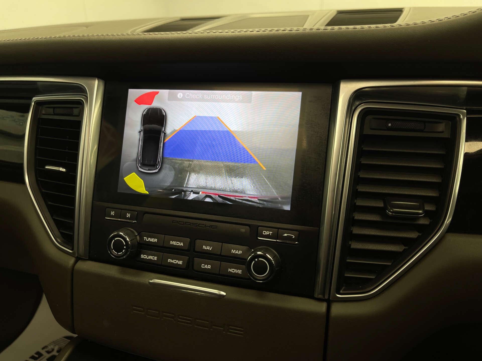 Porsche Macan view 22