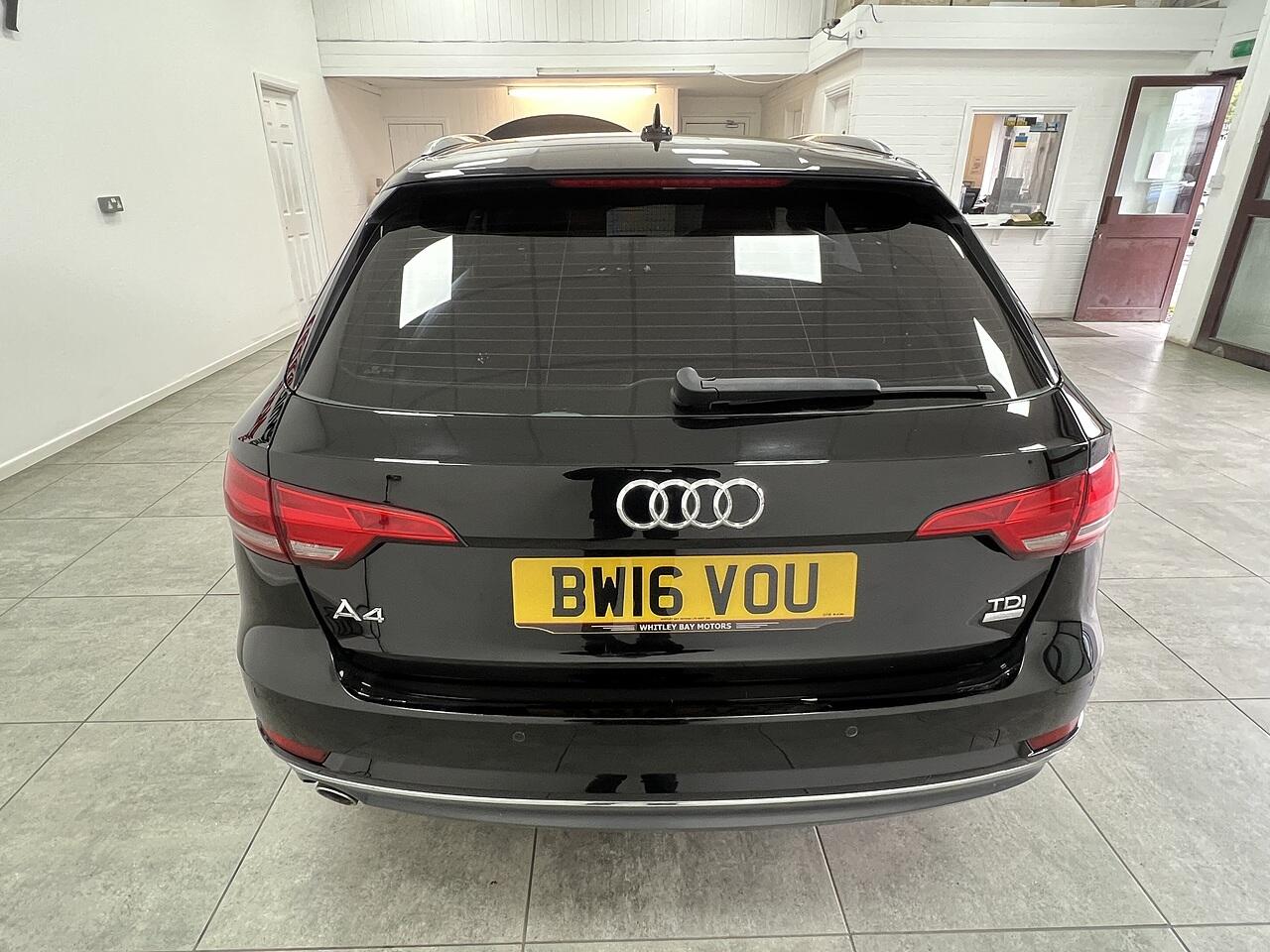 Audi A4 view 4