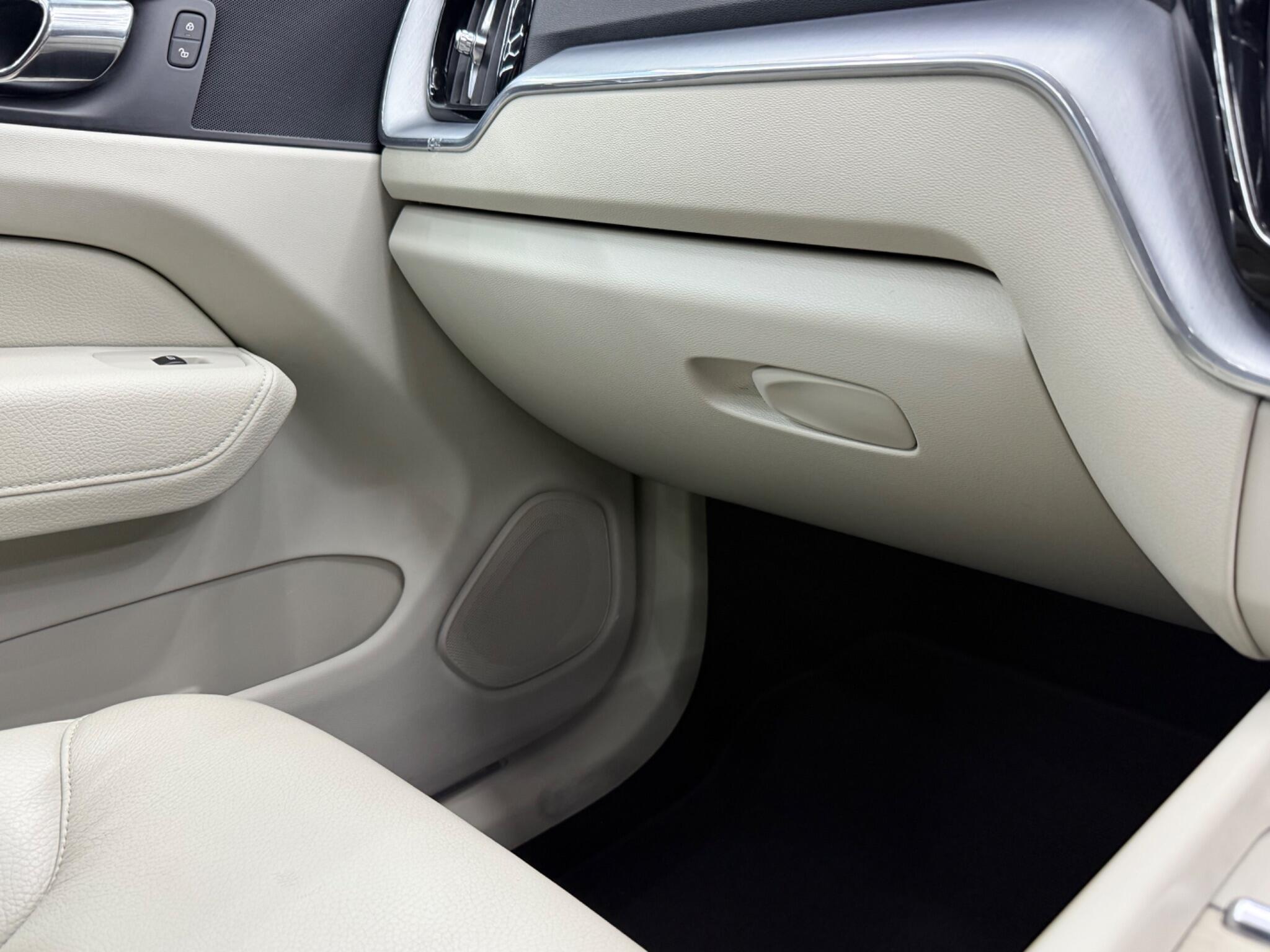 Volvo XC60 view 30