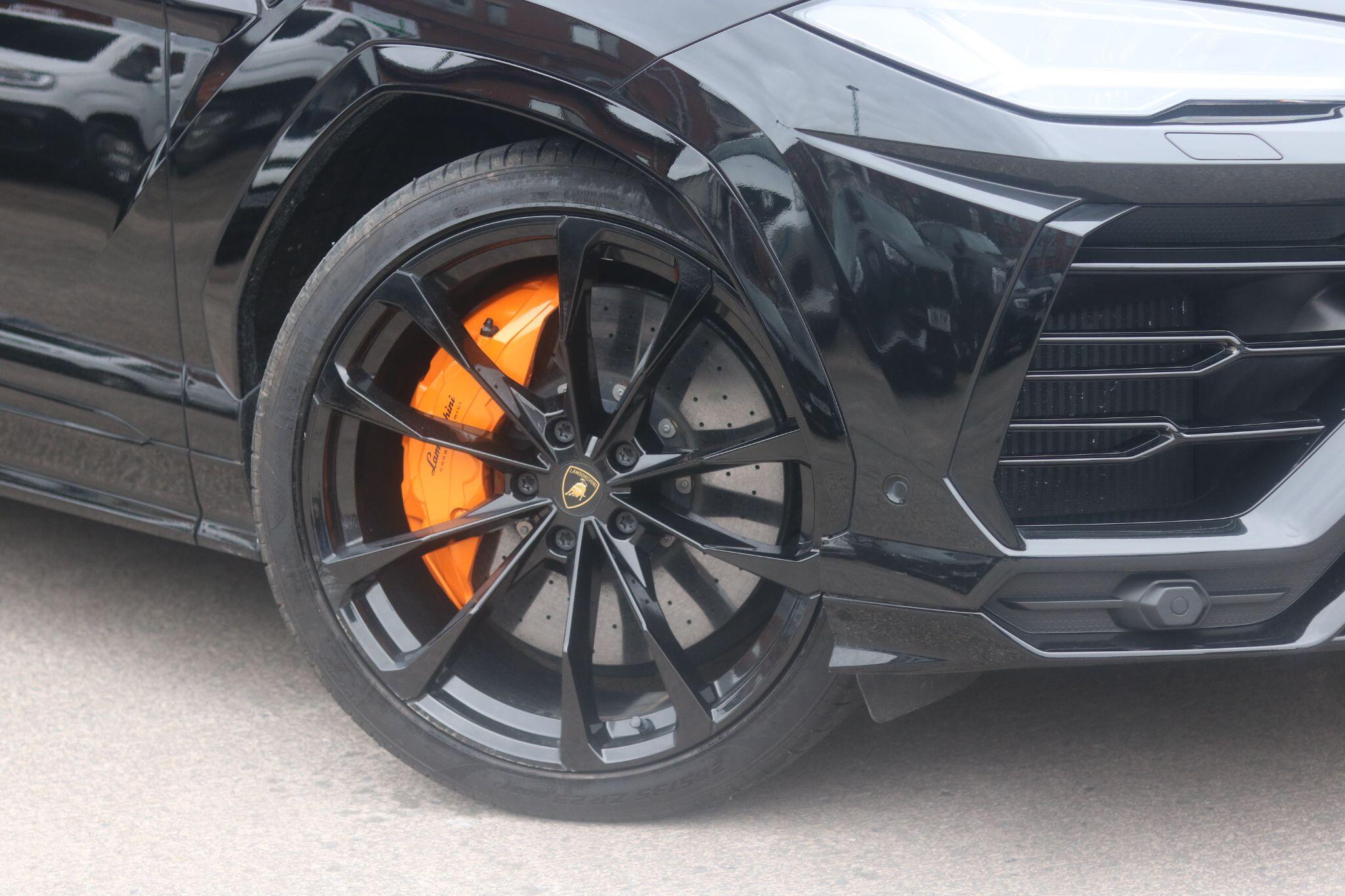 Lamborghini Urus view 17