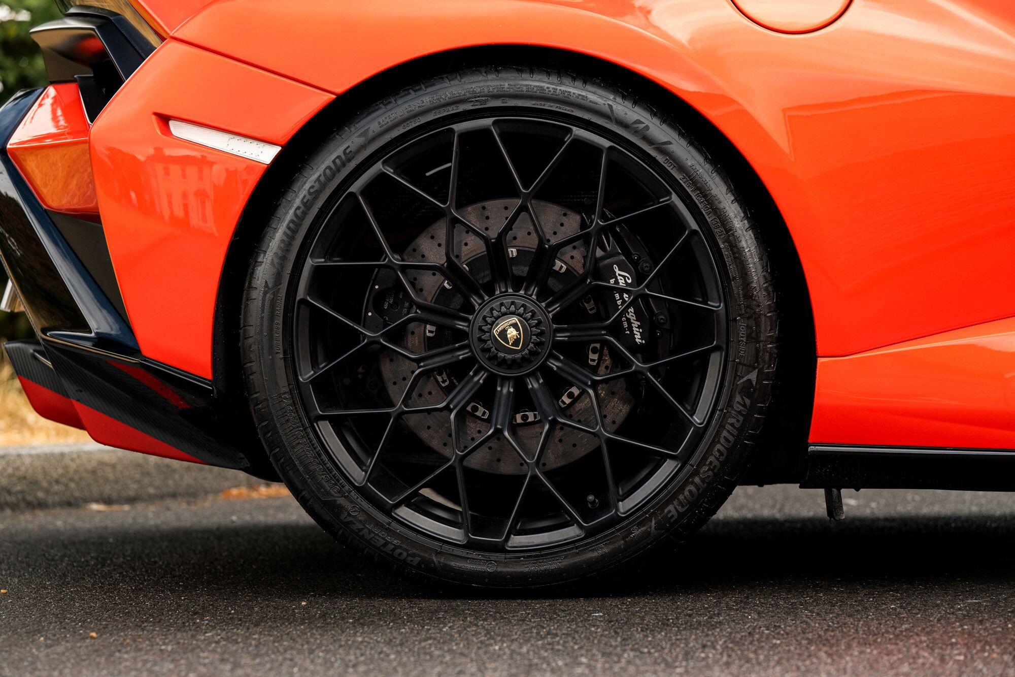 Lamborghini Huracan view 34