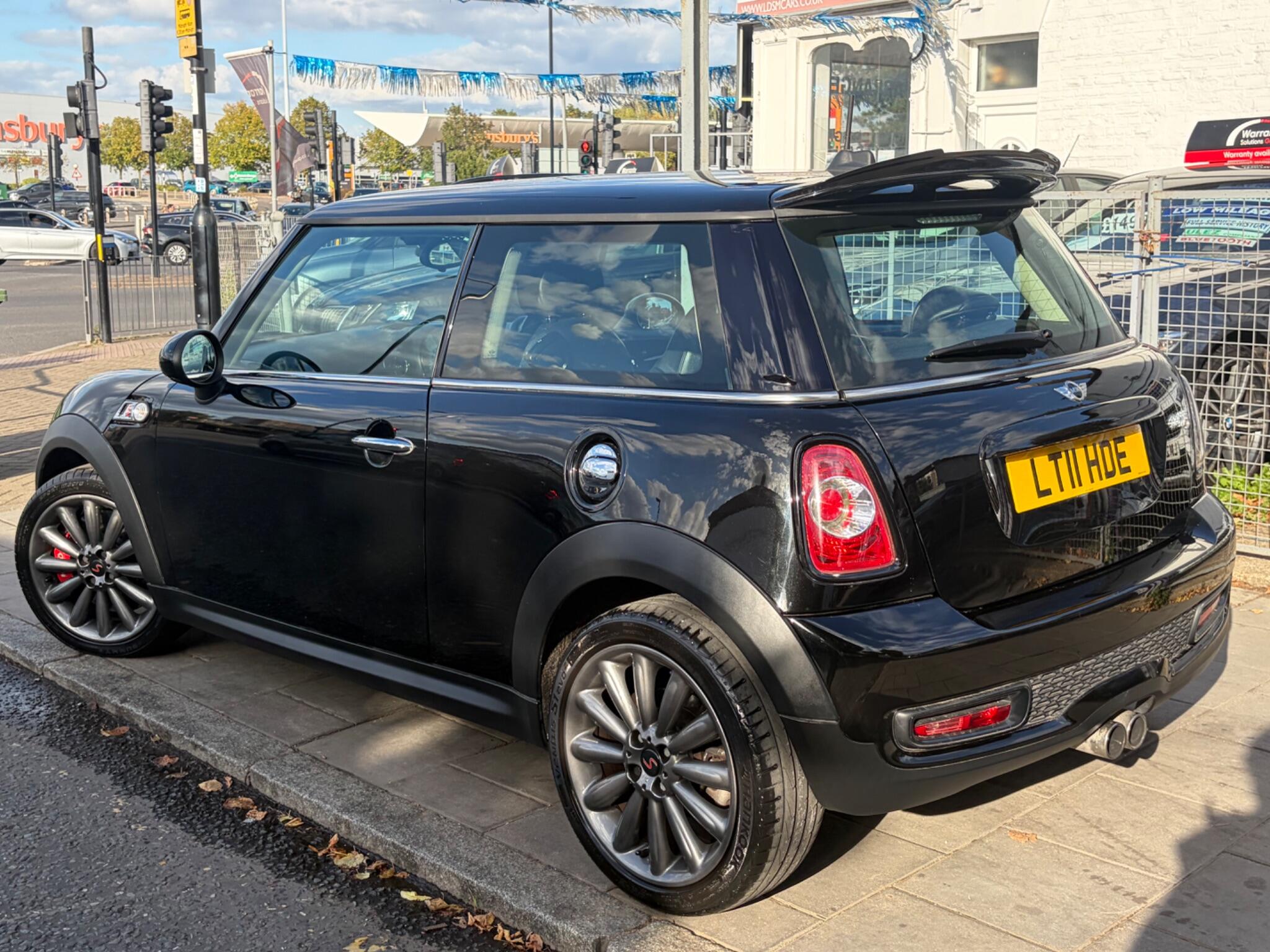 Mini Hatch view 4