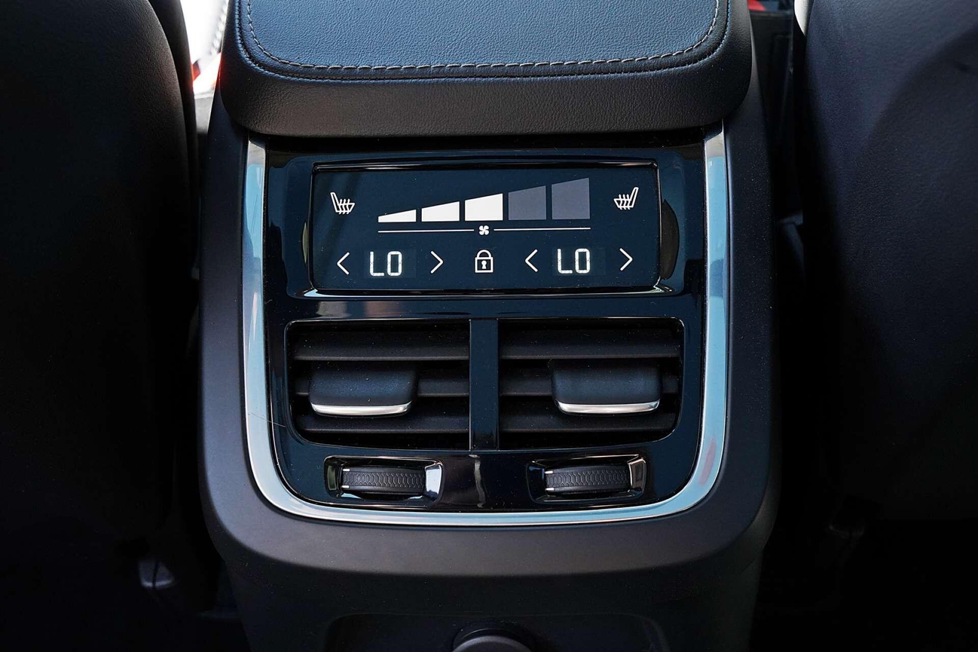 Volvo XC90 view 16