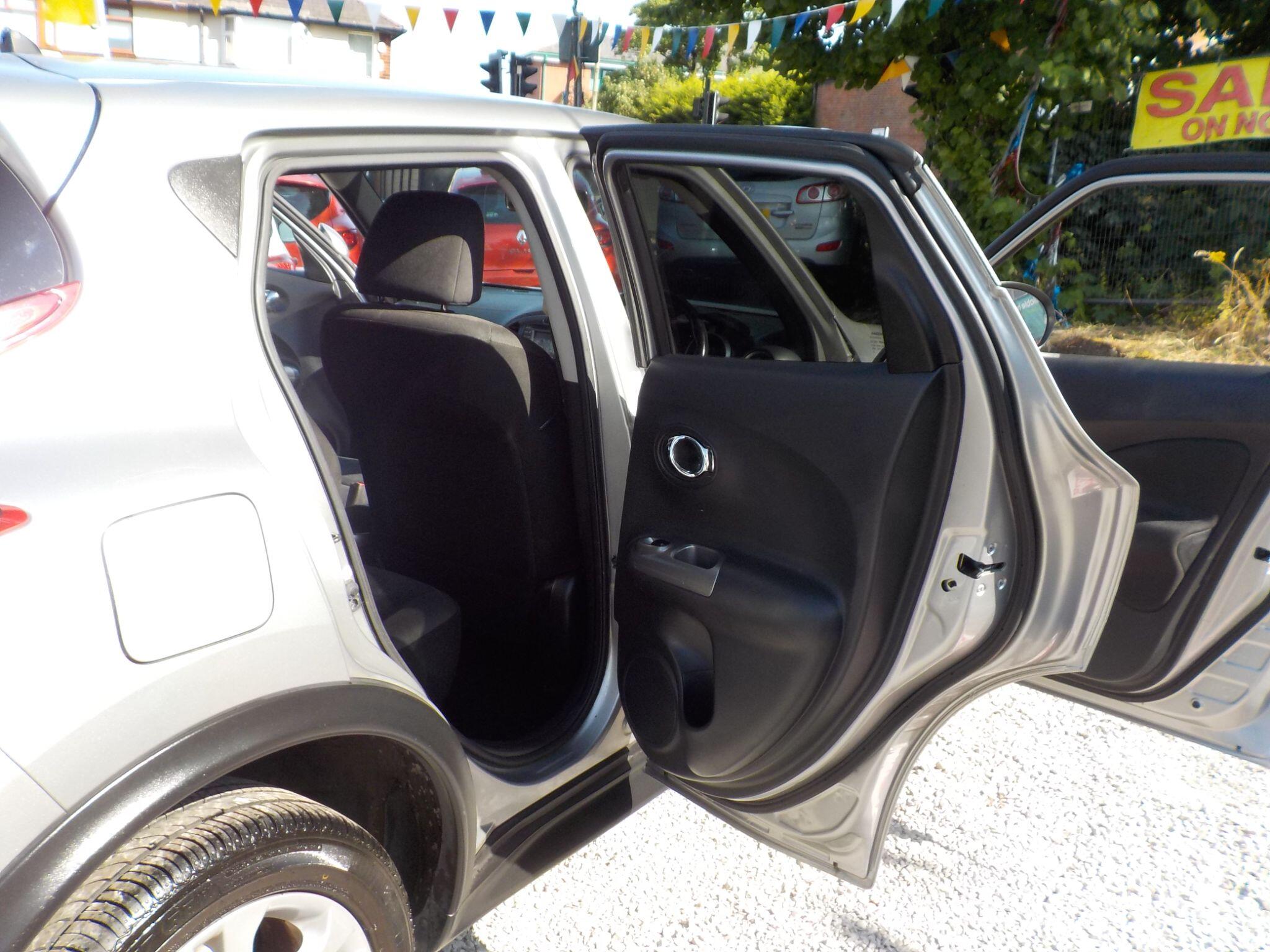 Nissan Juke 1.6 Acenta Premium Euro 5 (s/s) 5dr