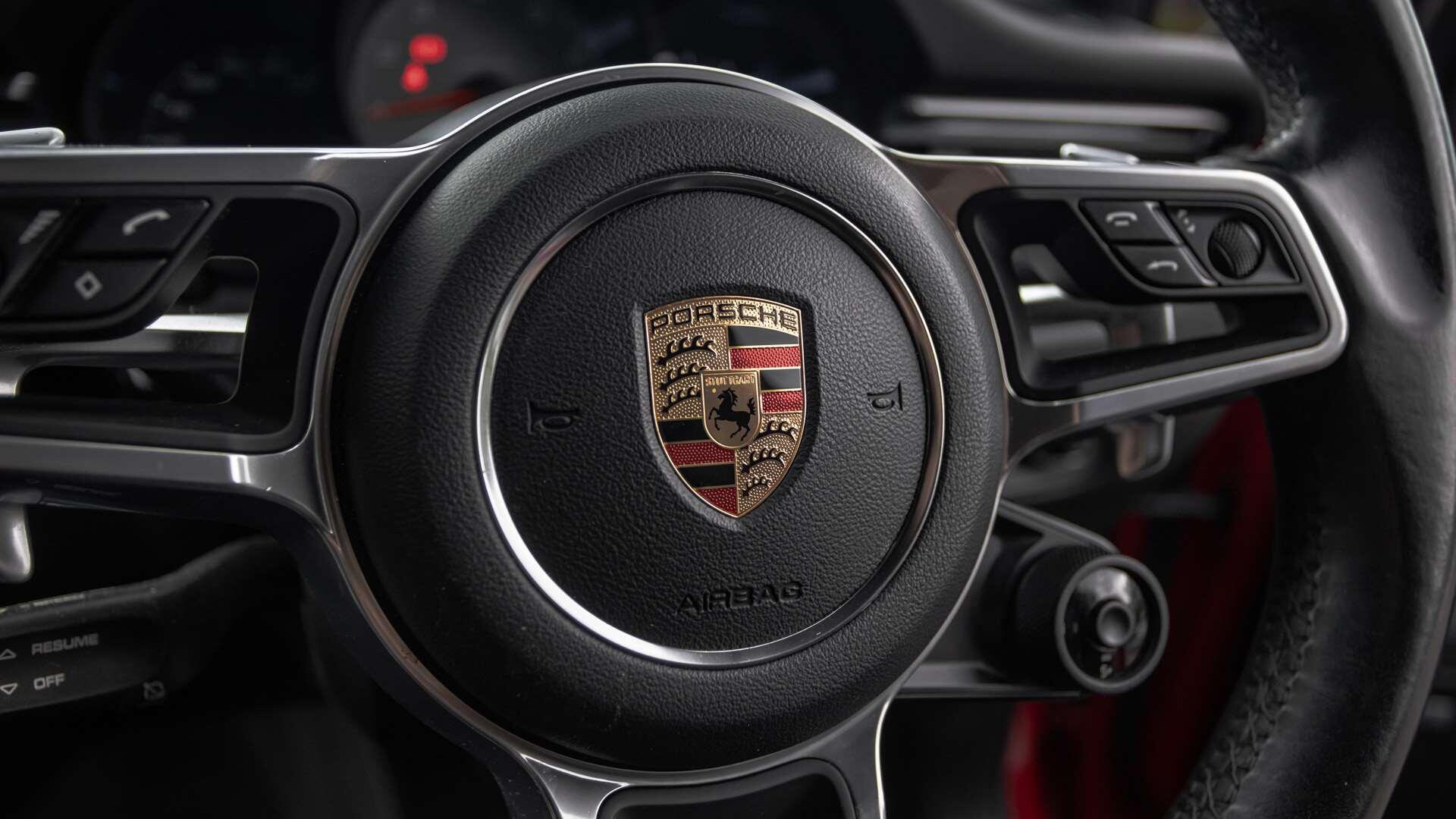Porsche Macan view 21