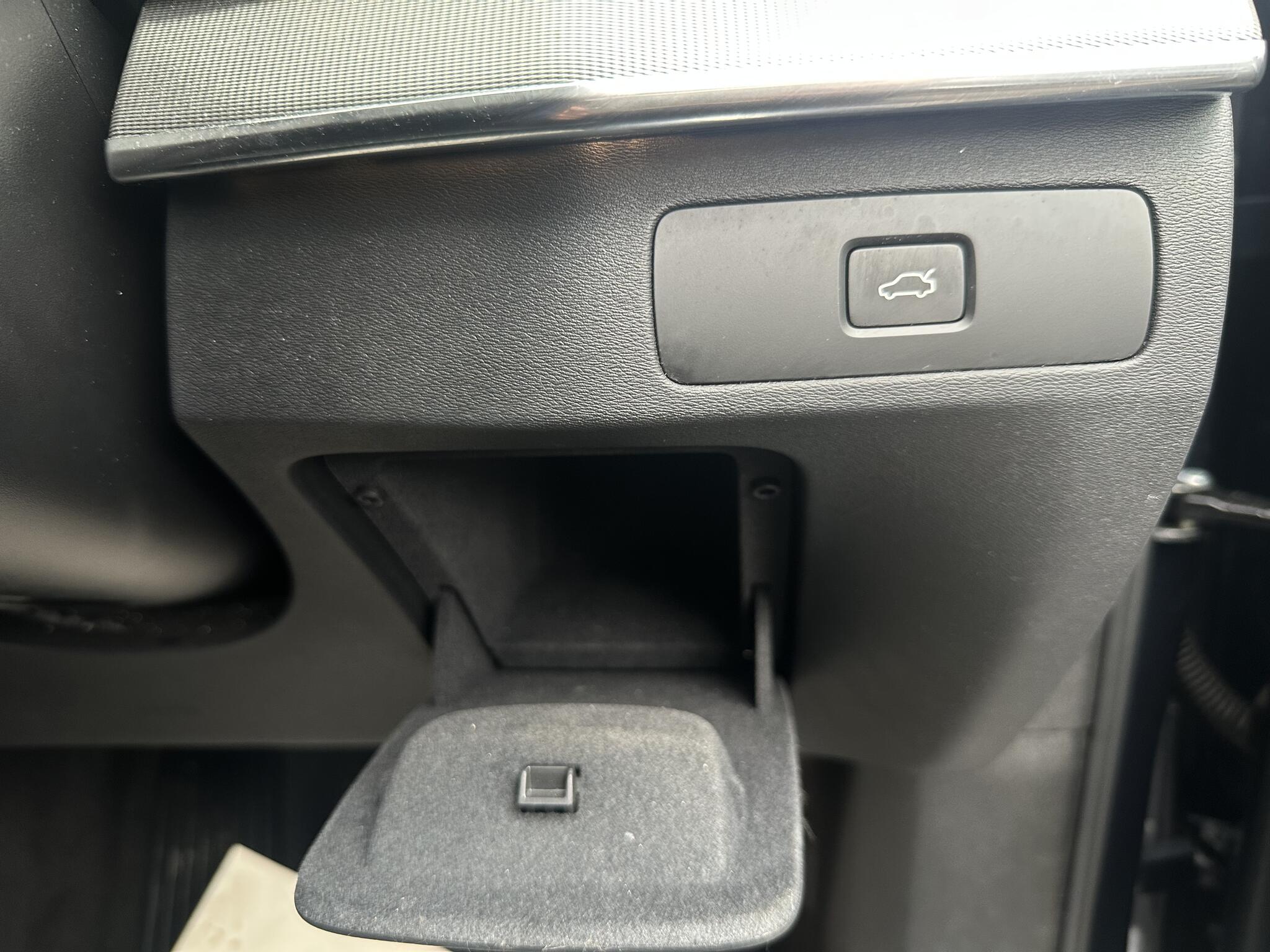 Volvo XC90 view 10