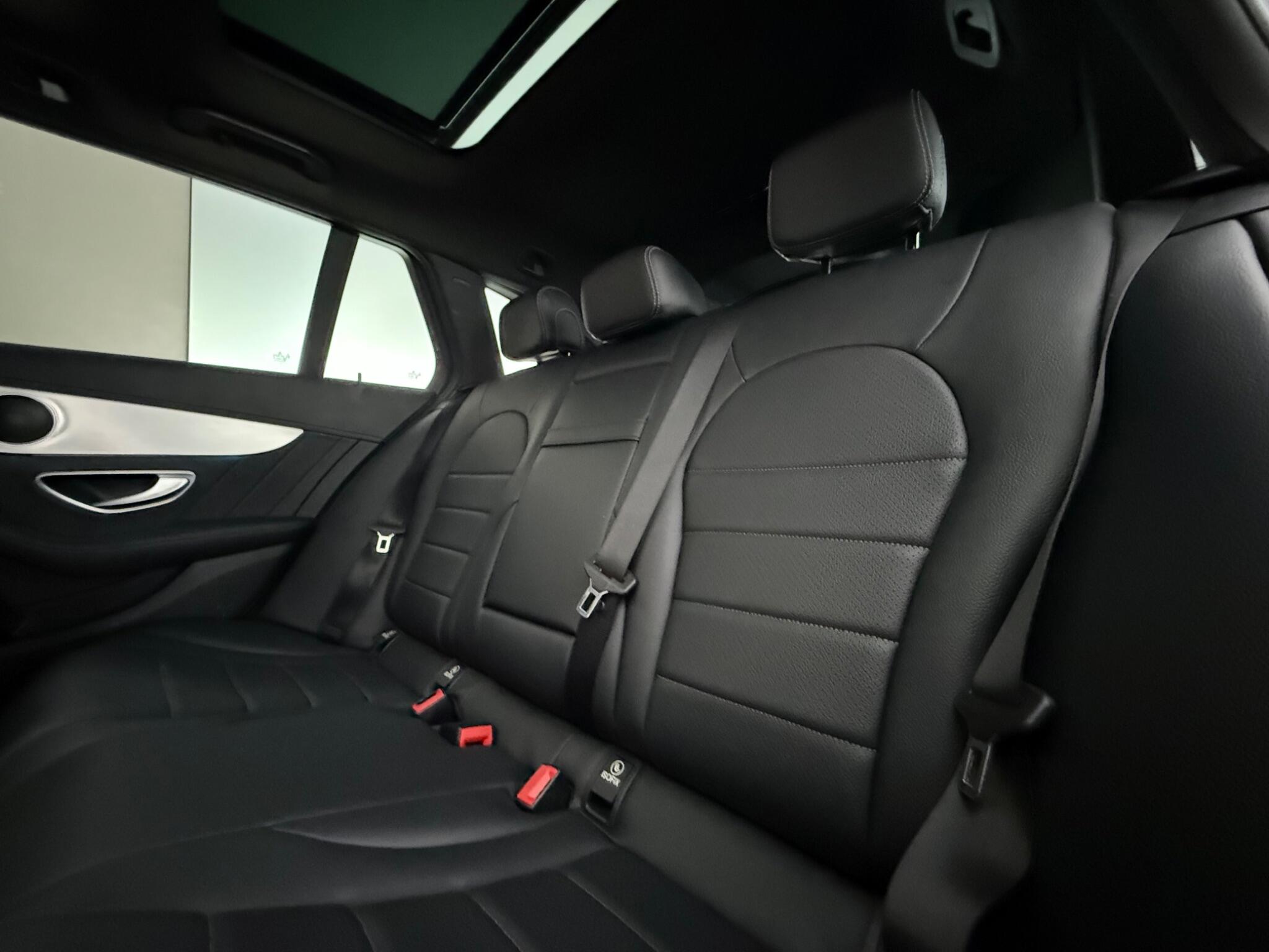 Mercedes-Benz C-Class view 32